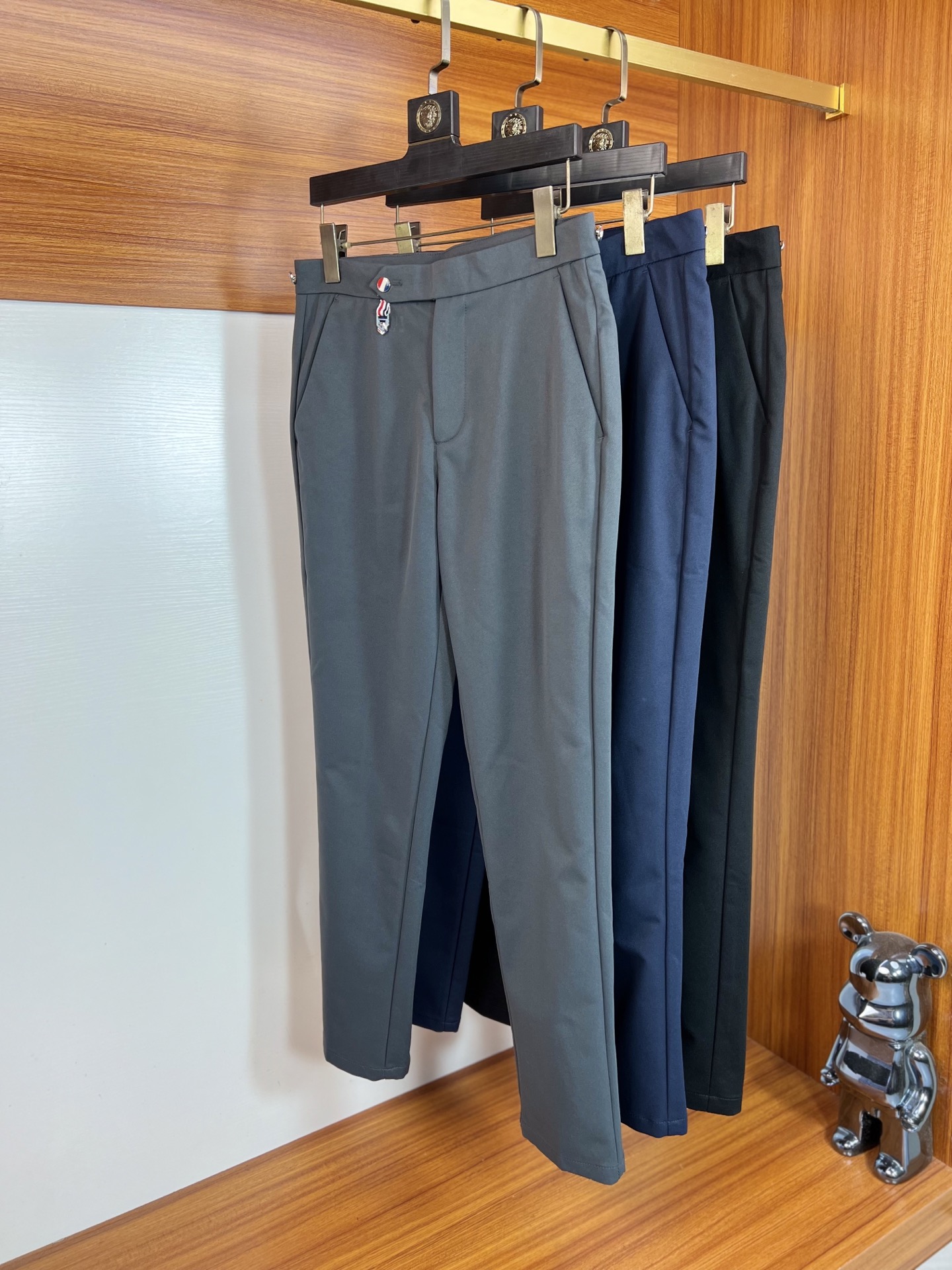 NO:628303,TB 2025 autumn and winter new products, complete with three labels, trousers, casual pants, good products, no need to introduce too much, look at the details, counter size 29-36, 175/140, upper body size 32, alexander wang19860909TB 2025秋冬新品 三标齐全 西裤 休闲裤 好货不用过多介绍 看细节 专柜码数29-36 175/140上身32码,,alexander wang,Men's clothing