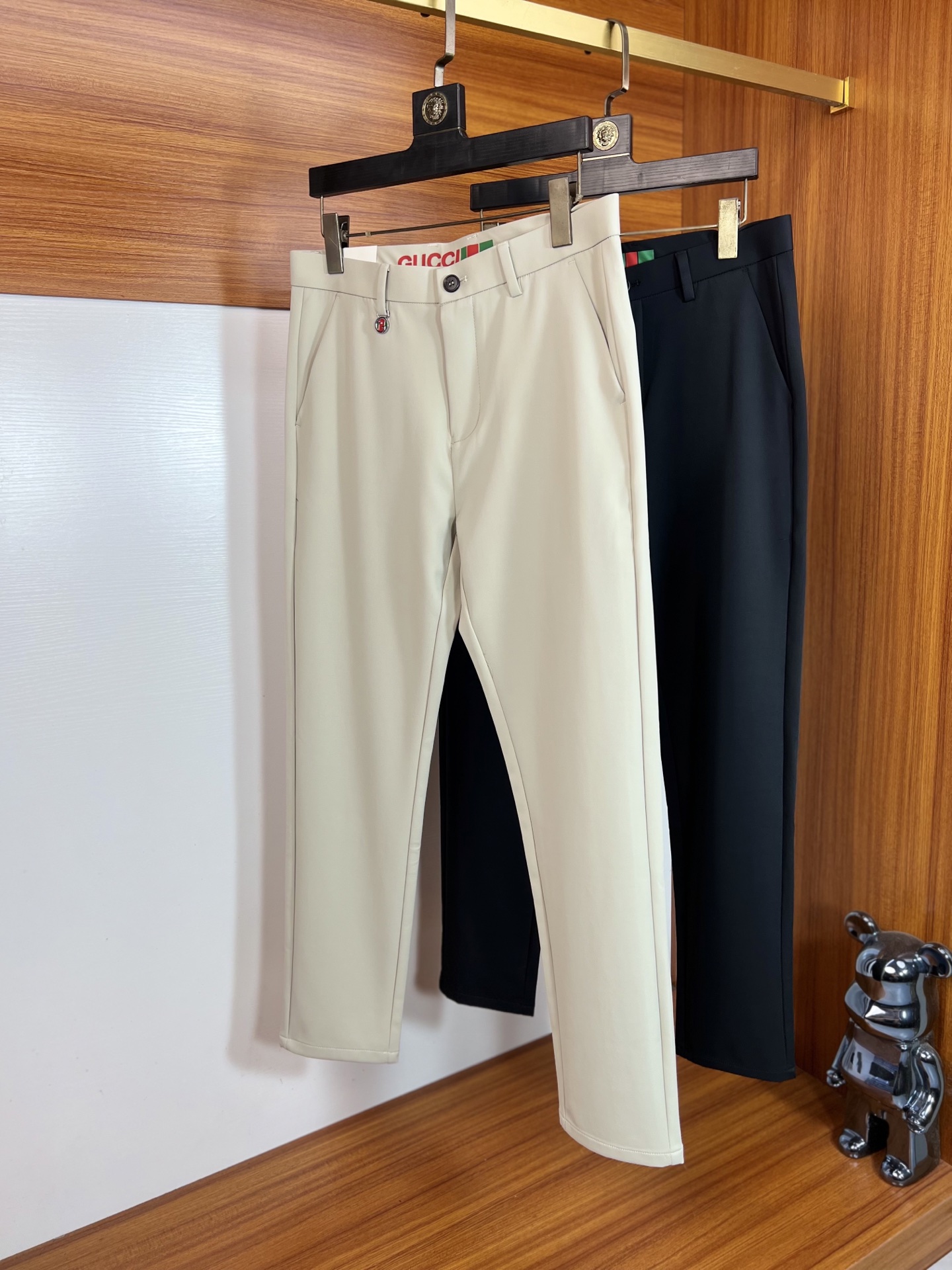 NO:628312,Gucci/Gucci 2025 autumn and winter new products, complete with three labels, trousers, casual pants, good products, no need to introduce too much, look at the details, counter size 29-38, 175/140, upper body size 32,, gucci, alexander wang19860909Gucci/古奇 2025秋冬新品 三标齐全 西裤 休闲裤 好货不用过多介绍 看细节 专柜码数29-38 175/140上身32码,,gucci,alexander wang,Men's clothing