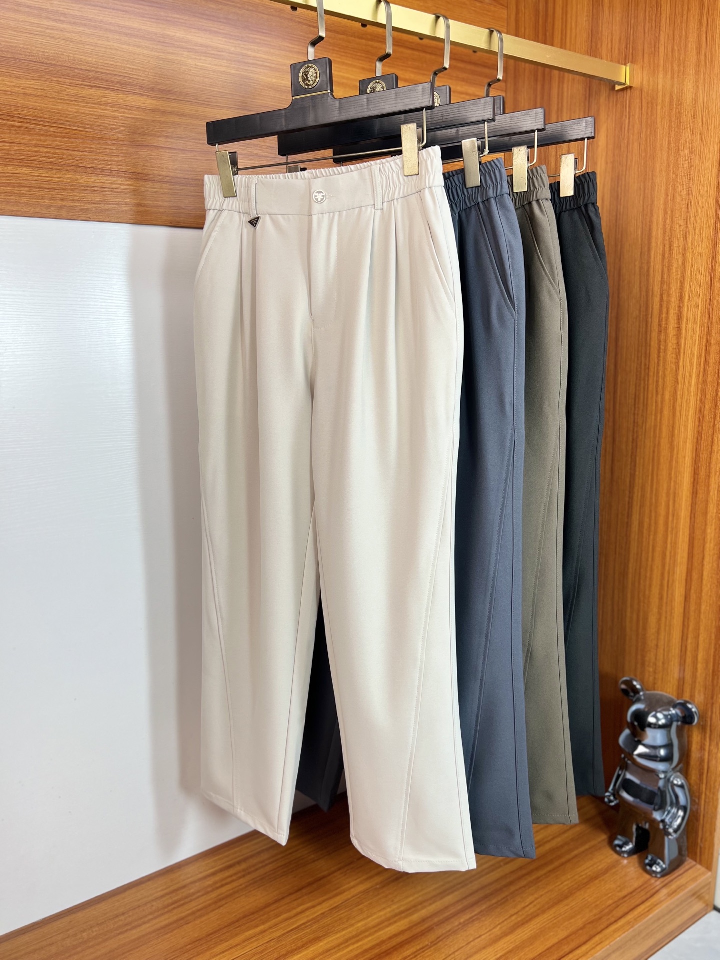 NO:628256,Prada/Prada 2025 autumn and winter new products, complete with three labels, casual pants, good products, no need to introduce too much, look at the details, counter size M-4XL 175/140 upper body L,, prada, prada, alexander wang19860909Prada/普拉达 2025秋冬新品 三标齐全 休闲裤 好货不用过多介绍 看细节 专柜码数M-4XL 175/140上身L,,prada,prada,alexander wang,Men's clothing