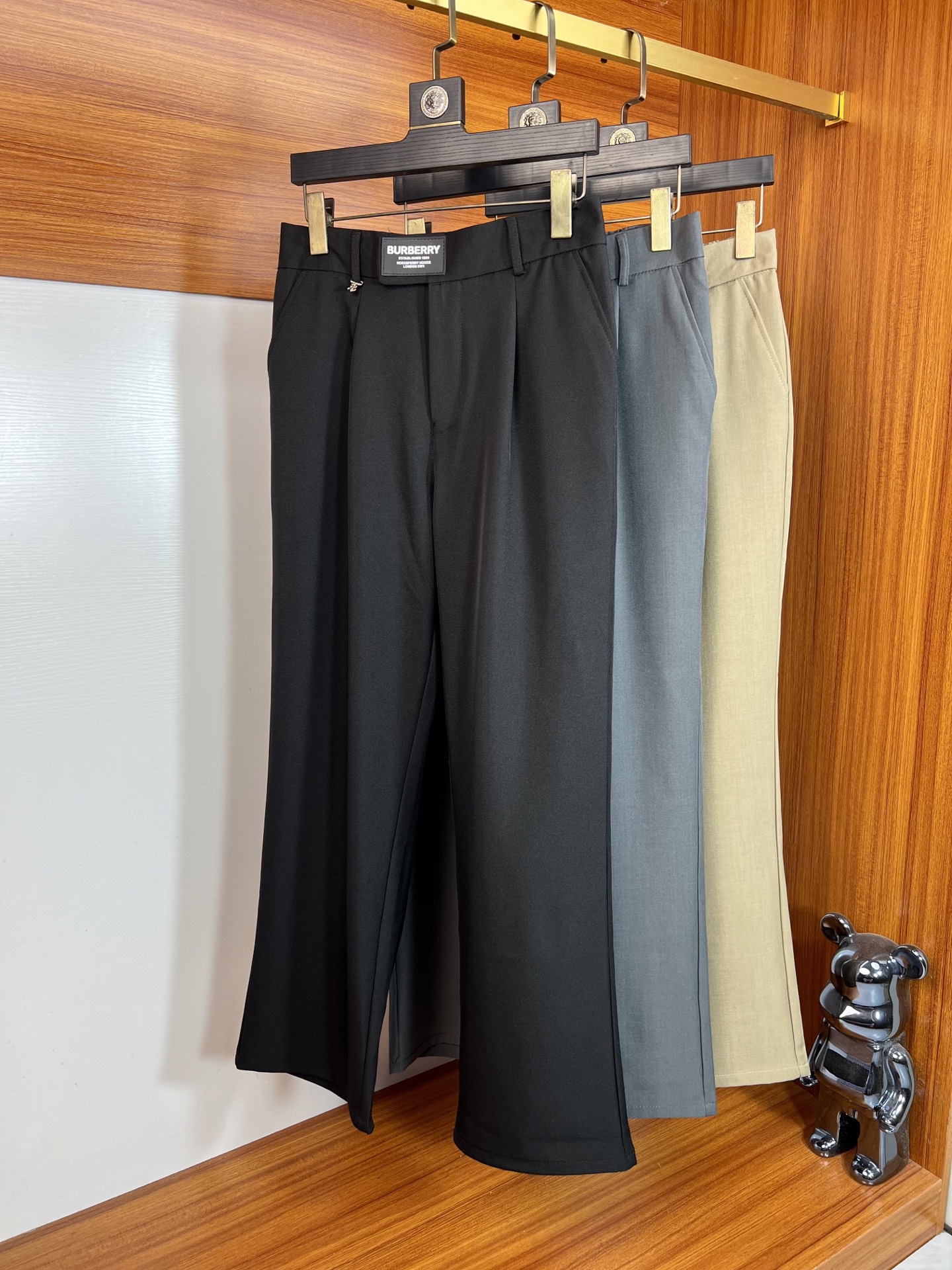 NO:628263,Burberry/Burberry 2025 autumn and winter new products, complete with three labels, casual pants, good products, no need to introduce too much, look at the details, counter size M-4XL 175/140, upper body L,, burberry, burberry, alexander wang19860909Burberry/巴宝莉 2025秋冬新品 三标齐全 休闲裤 好货不用过多介绍 看细节 专柜码数M-4XL 175/140上身L,,burberry,burberry,alexander wang,Men's clothing