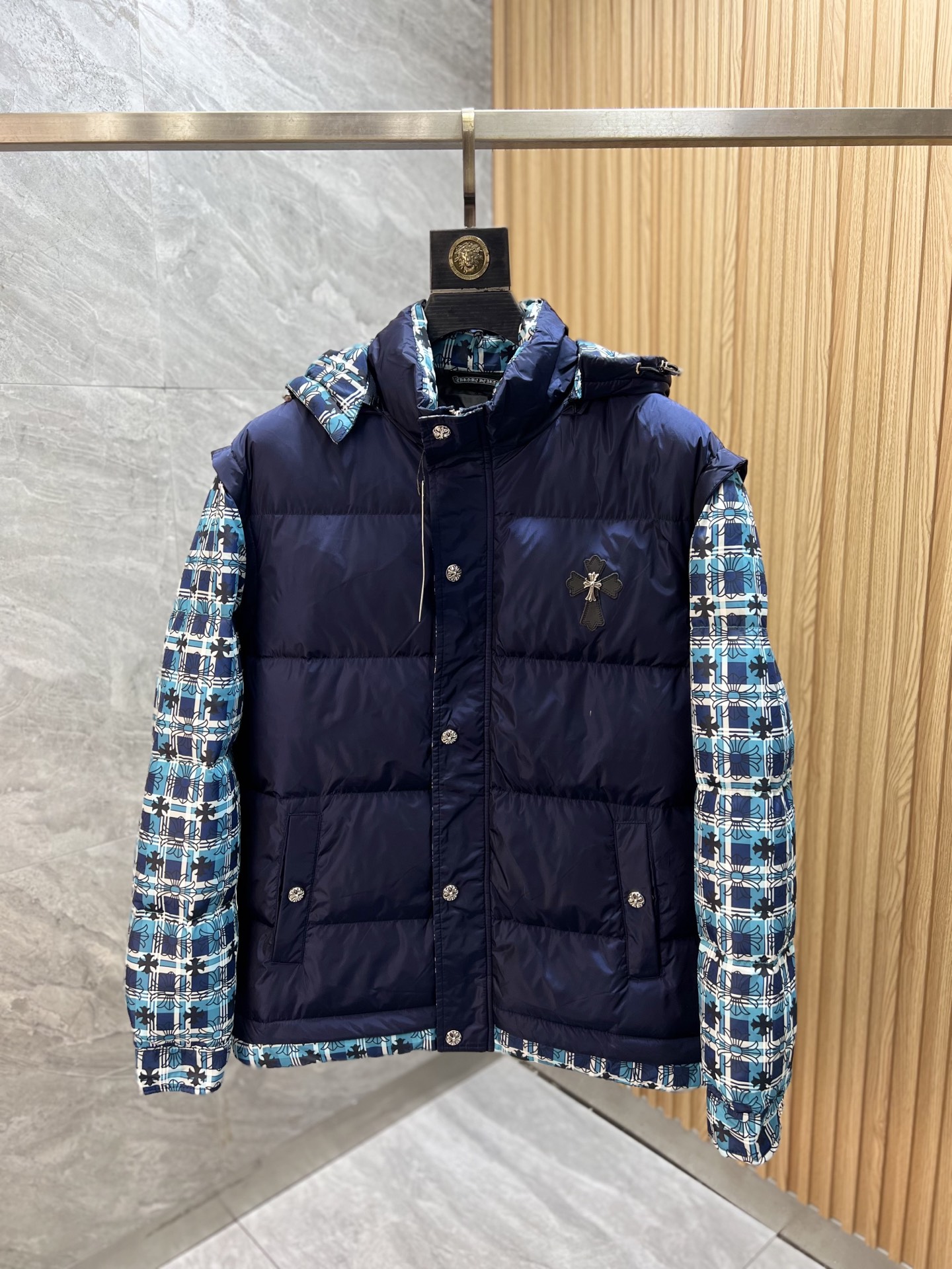 NO:647119,Ch/Chrome Hearts 2025 Autumn and Winter new products, complete with three labels, down jackets, good products, no need to introduce too much, look at the details, counter size M-XXXL 175/140 recommended L,, chrome hearts, down jacket, alexander wang19860909Ch/克罗心 2025年秋冬新品上新 三标齐全 羽绒服 好货不用过多介绍 看细节 专柜码数M-XXXL 175/140建议L,,chrome hearts,down jacket,alexander wang,Men's clothing