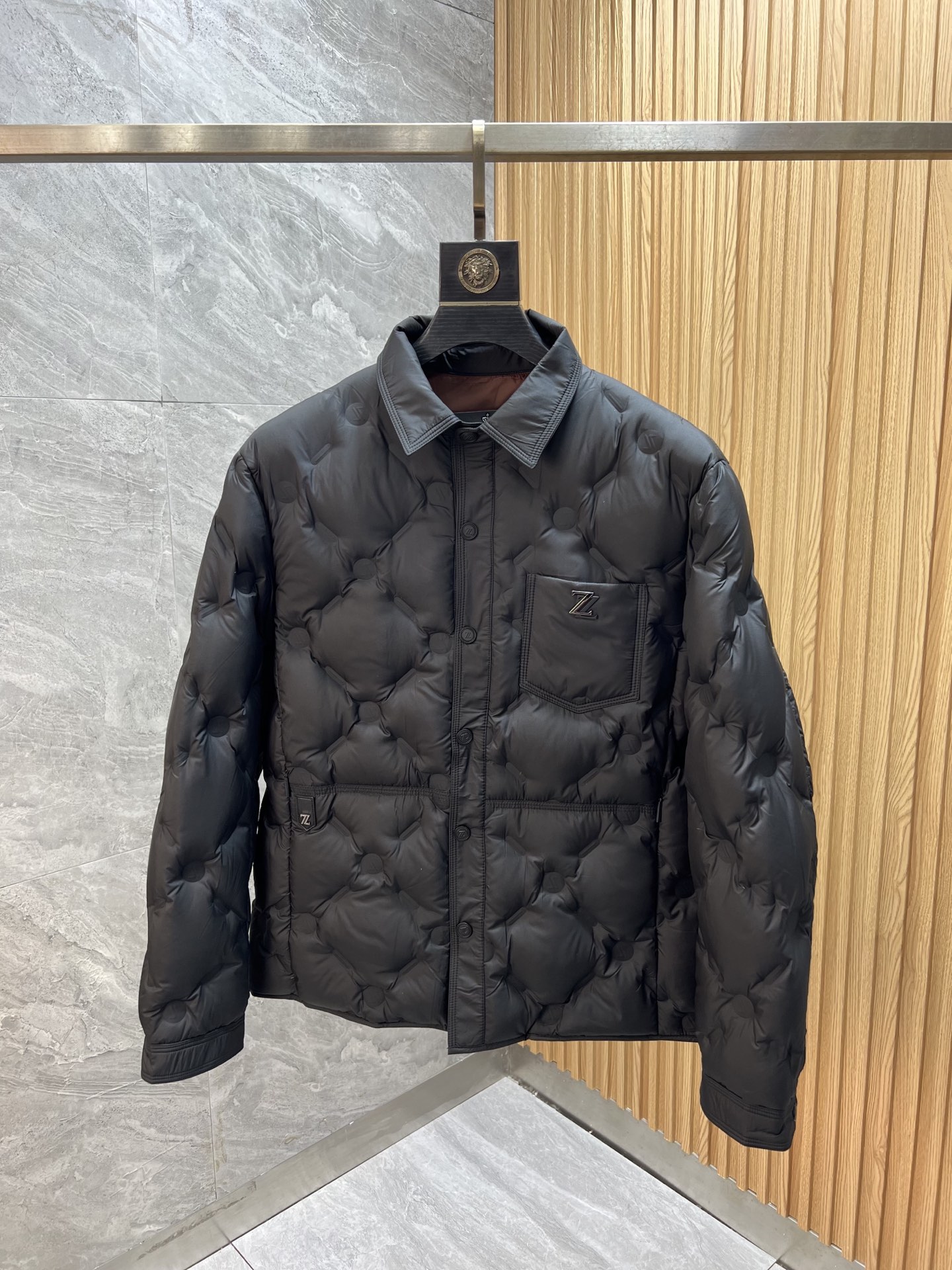 NO:647123,Zegna 2025 autumn and winter new products, complete with three standards, down jackets, good products, no need to introduce too much, look at the details, counter size M-XXXL 175/140, recommended L,,zegna,down jacket,alexander wang19860909杰尼亚 2025年秋冬新品上新 三标齐全 羽绒服 好货不用过多介绍 看细节 专柜码数M-XXXL 175/140建议L,,zegna,down jacket,alexander wang,Men's clothing
