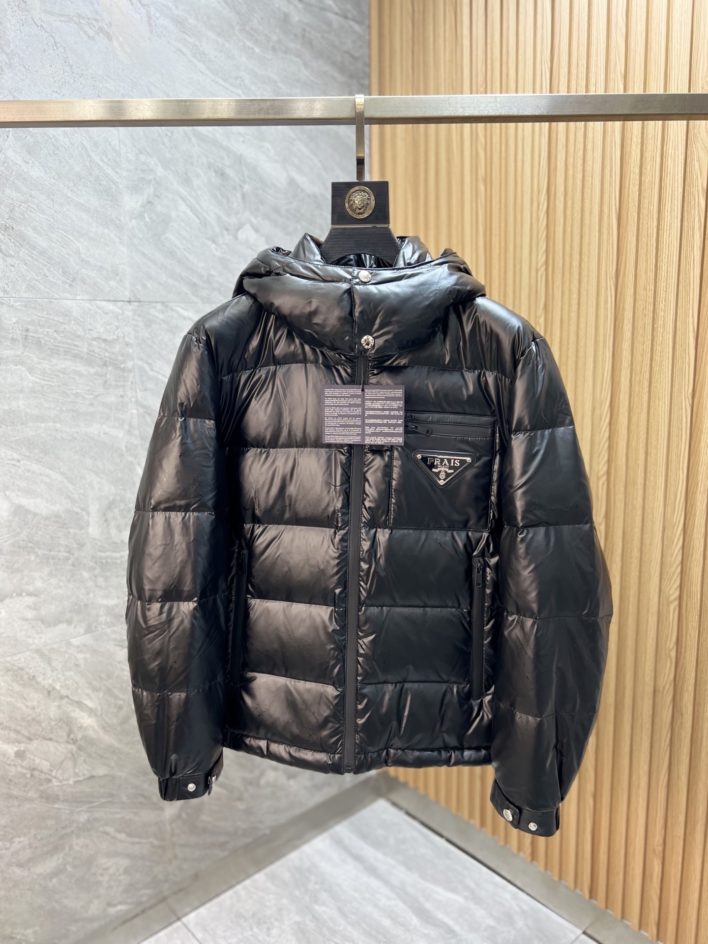 NO:647130,prada/Prada 2025 autumn and winter new products, complete with three labels, down jackets, good products, no need to introduce too much, look at the details, counter size M-XXXL 175/140, recommended L,, prada, prada, down jacket, alexander wang19860909prada/普拉达 2025年秋冬新品上新 三标齐全 羽绒服 好货不用过多介绍 看细节 专柜码数M-XXXL 175/140建议L,,prada,prada,down jacket,alexander wang,Men's clothing