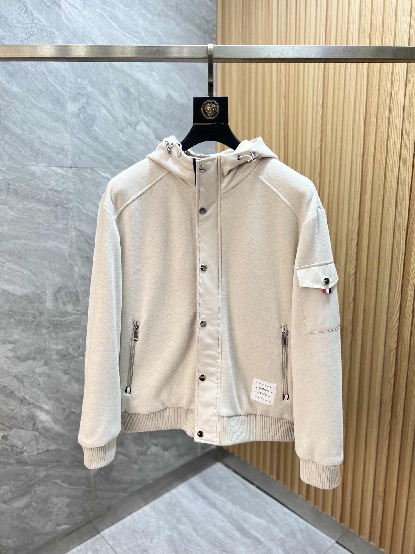 NO:647144,TB 2025 autumn and winter new products, complete with three standards, jackets and coats. Good products need no introduction. Look at the details. Counter size M-XXXL 175/140 recommended L,,jackets & coats,jackets & coats,alexander wang19860909TB 2025年秋冬新品上新 三标齐全 夹克外套 好货不用过多介绍 看细节 专柜码数M-XXXL 175/140建议L,,jackets & coats,jackets & coats,alexander wang,Men's clothing