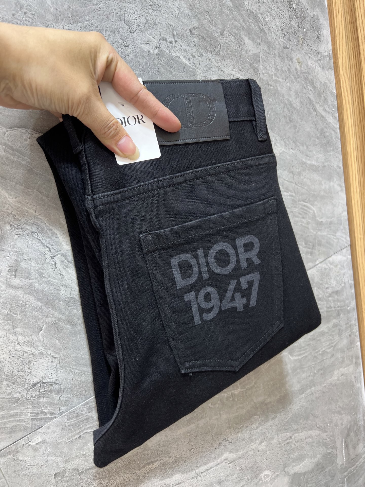NO:703527,After the new year, Dior/Dior’s 2025 autumn and winter new products are complete with three labels. Jeans are good products that don’t need to be introduced too much. Look at the details. Counter sizes 29-38/140 upper body size 32, dior, dior, jeans,19860909可年后 Dior/迪奥 2025秋冬新品 三标齐全 牛仔裤 好货不用过多介绍 看细节 专柜码数29-38 /140上身32码,,dior,dior,jeans,,Men's clothing