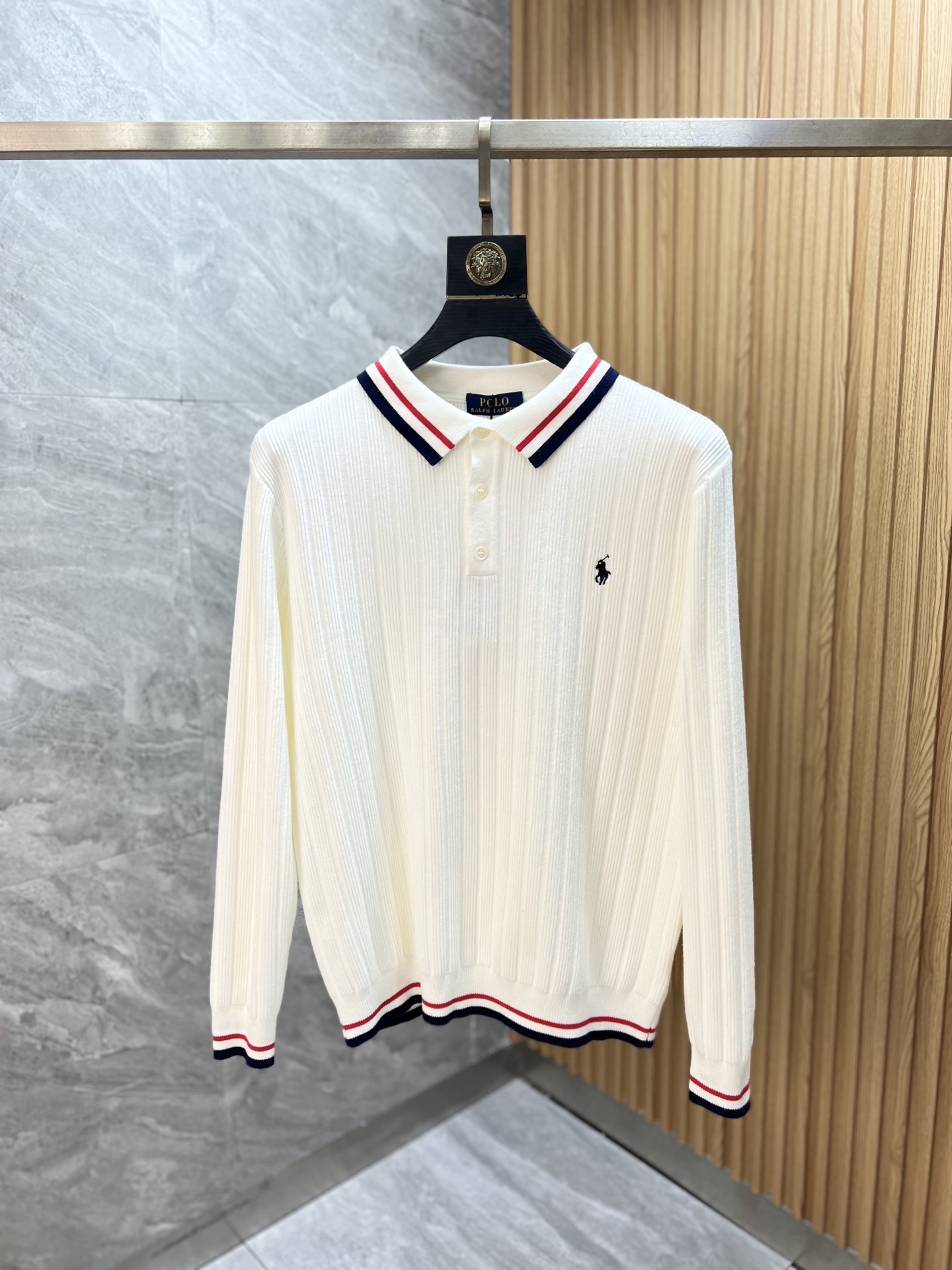 NO:647145,Paul's 2025 autumn and winter new products, complete with three labels, lapel sweater, good product, no need to introduce too much, look at the details, counter size M-XXXL 175/140, recommended L,,alexander wang19860909保罗 2025年秋冬新品上新 三标齐全 翻领针织衫 好货不用过多介绍 看细节 专柜码数M-XXXL 175/140建议L,,alexander wang,Men's clothing