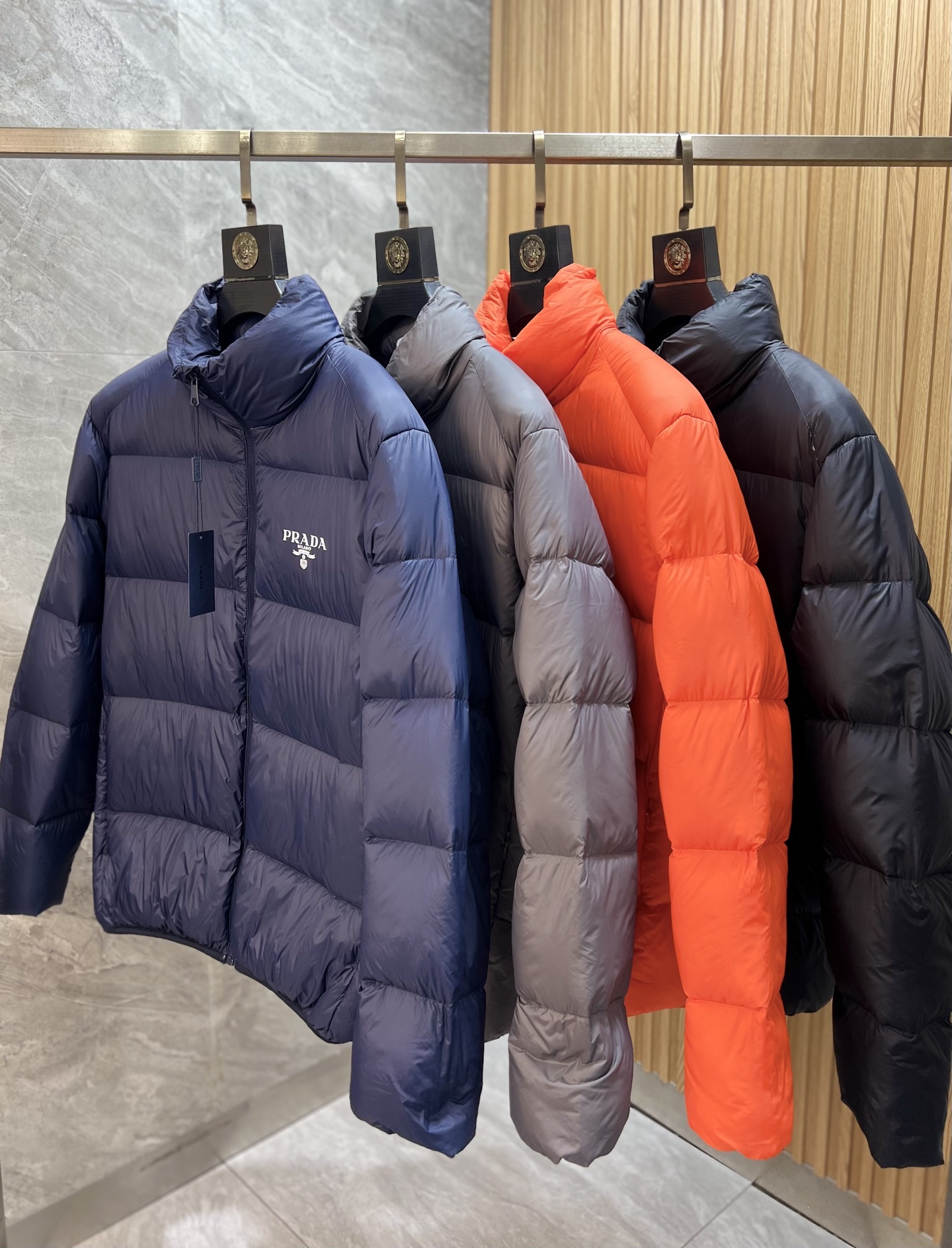 NO:597012,Prada/Prada 2025 new autumn and winter new products, complete with three labels, down jackets, good products, no need to introduce too much, look at the details, counter size M-XXXL 175/140, recommended L,, prada, prada, down jacket, alexander wang19860909Prada/普拉达 2025年秋冬新品上新 三标齐全 羽绒服 好货不用过多介绍 看细节 专柜码数M-XXXL 175/140建议L,,prada,prada,down jacket,alexander wang,Men's clothing