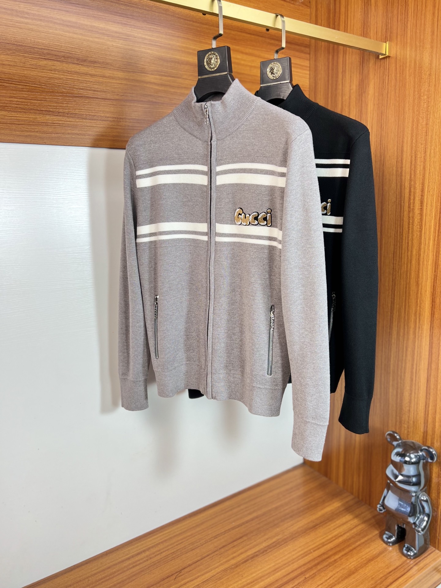 NO:598126,Gucci/Gucci 2025 new autumn and winter new products, complete with three labels, woolen sweaters, cardigans, jackets, good products, no need to introduce too much, look at the details, counter size M-XXXL 175/140, recommended L,,gucci,jackets & coats,jackets & coats,alexander wang19860909Gucci/古奇 2025年秋冬新品上新 三标齐全 羊毛衫开衫夹克外套 好货不用过多介绍 看细节 专柜码数M-XXXL 175/140建议L,,gucci,jackets & coats,jackets & coats,alexander wang,Men's clothing