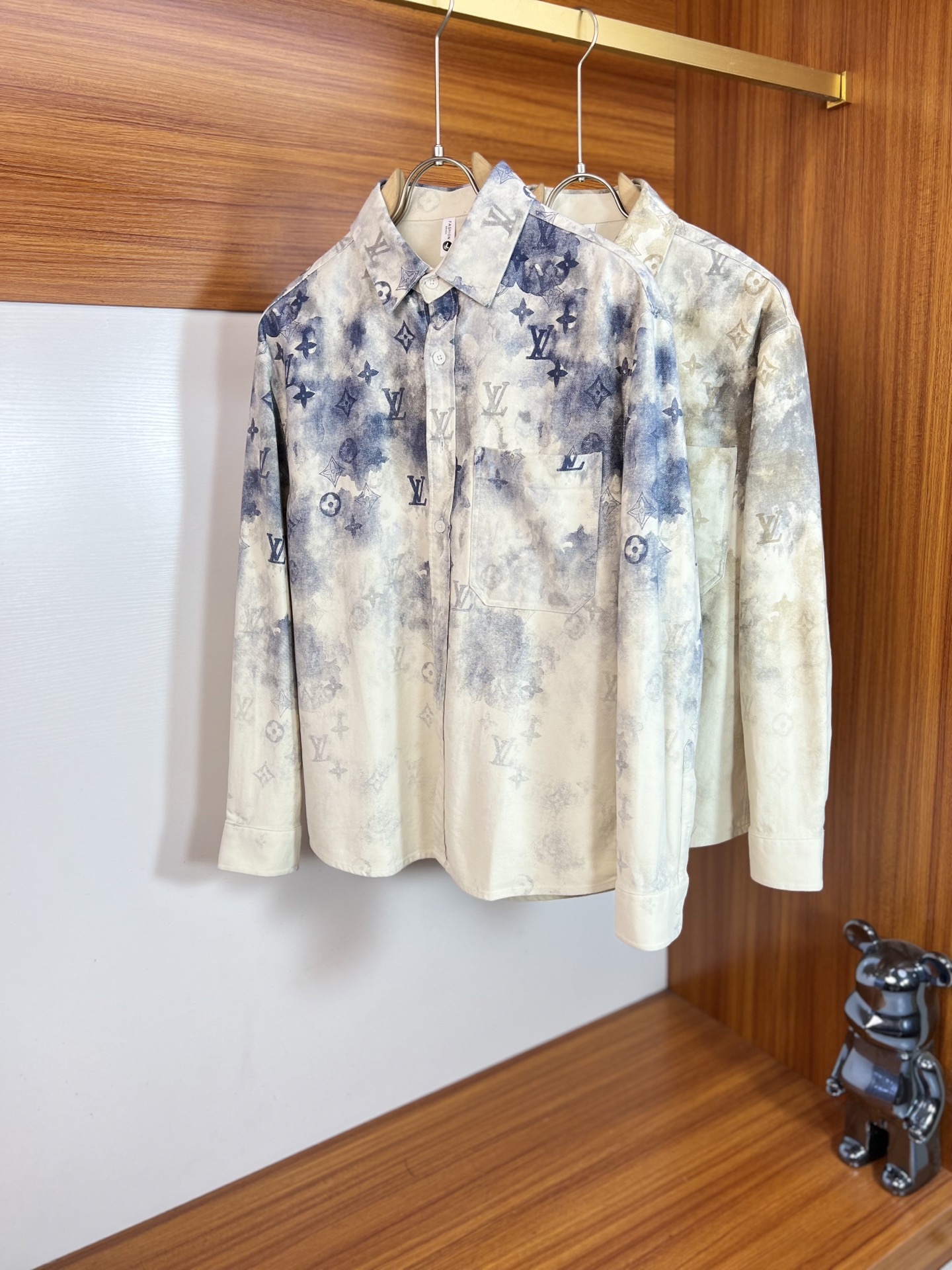 NO:598121,LV/Louis Vuitton 2025 autumn and winter new products, complete with three labels, shirts, good products, no need to introduce too much, look at the details, counter size M-XXXL 175/140, recommended L,, louis vuitton, louis vuitton, shirts, alexander wang19860909LV/路易威登 2025年秋冬新品上新 三标齐全 衬衫 好货不用过多介绍 看细节 专柜码数M-XXXL 175/140建议L,,louis vuitton,louis vuitton,shirts,alexander wang,Men's clothing