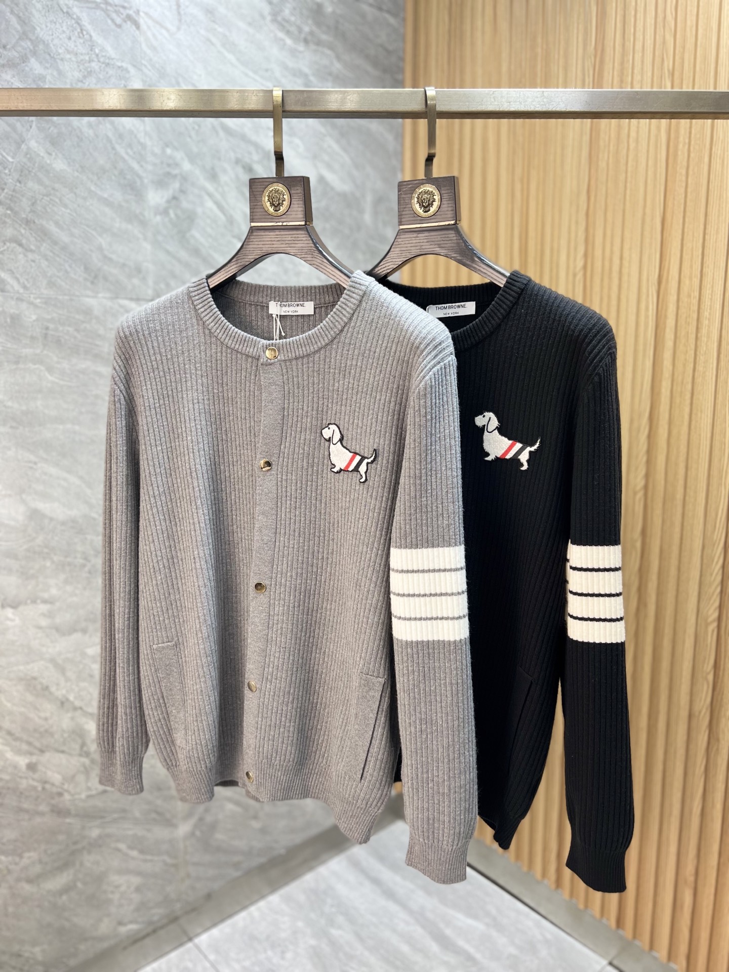 NO:599036,TB 2025 autumn and winter new products, complete with three labels, thickened sweaters, good products, no need to introduce too much, look at the details, counter size M-XXXL 175/140, recommended L,,sweaters,alexander wang19860909TB 2025年秋冬新品上新 三标齐全 加厚毛衣 好货不用过多介绍 看细节 专柜码数M-XXXL 175/140建议L,,sweaters,alexander wang,Men's clothing