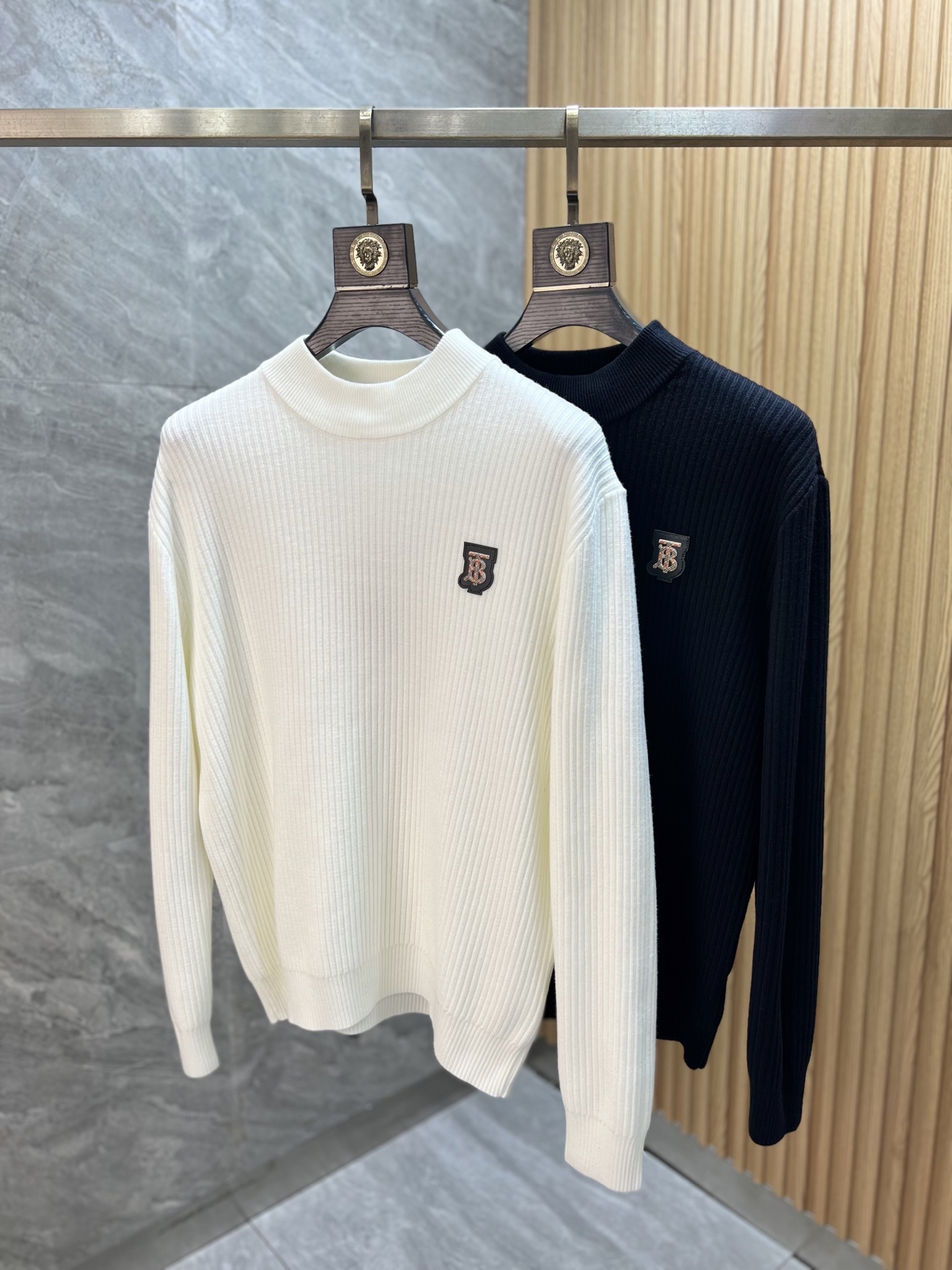 NO:599040,Burberry/Burberry 2025 autumn and winter new products, complete with three labels, thickened sweaters, good products, no need to introduce too much, look at the details, counter size M-XXXL 175/140, recommended L,, burberry, burberry, sweaters, alexander wang19860909Burberry/巴宝莉 2025年秋冬新品上新 三标齐全 加厚毛衣 好货不用过多介绍 看细节 专柜码数M-XXXL 175/140建议L,,burberry,burberry,sweaters,alexander wang,Men's clothing