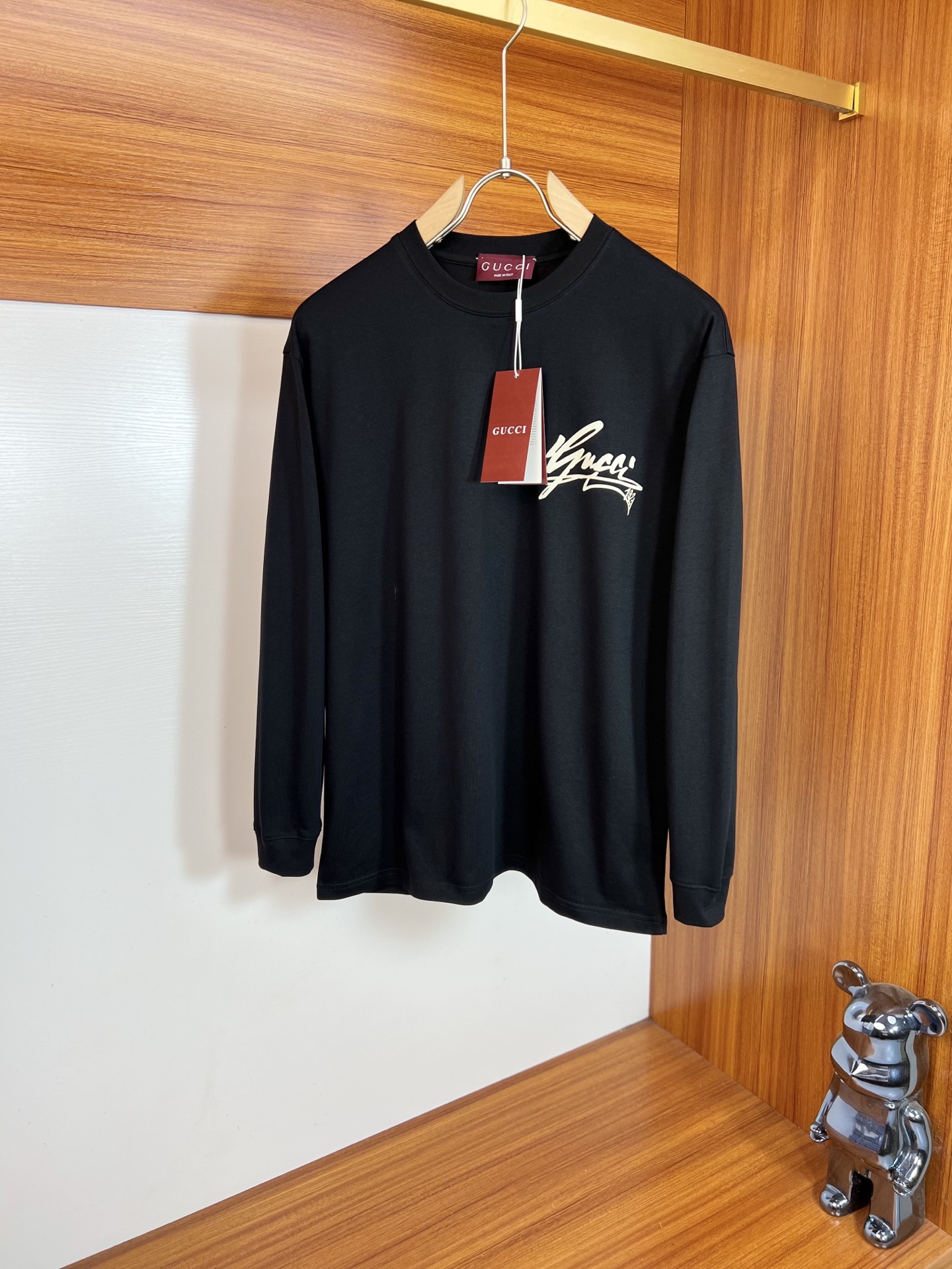 NO:599093,Gucci/Gucci 2025 autumn and winter new products, complete with three labels, round neck long-sleeved bottoming shirt, good product without too much introduction, look at the details, counter size S-XXL 175/140, recommended M,, gucci, alexander wang19860909Gucci/古奇 2025年秋冬新品上新 三标齐全 圆领长袖打底衫 好货不用过多介绍 看细节 专柜码数S-XXL 175/140建议M,,gucci,alexander wang,Men's clothing