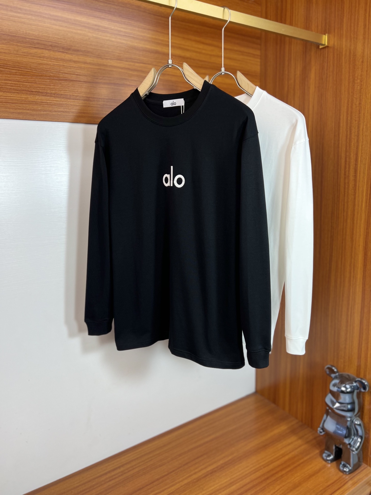 NO:599095,alo 2025 autumn and winter new products, complete with three standards, round neck long-sleeved bottoming shirt, good product, no need to introduce too much, look at the details, counter size S-XXL 175/140, recommended M,, alexander wang19860909alo 2025年秋冬新品上新 三标齐全 圆领长袖打底衫 好货不用过多介绍 看细节 专柜码数S-XXL 175/140建议M,,alexander wang,Men's clothing
