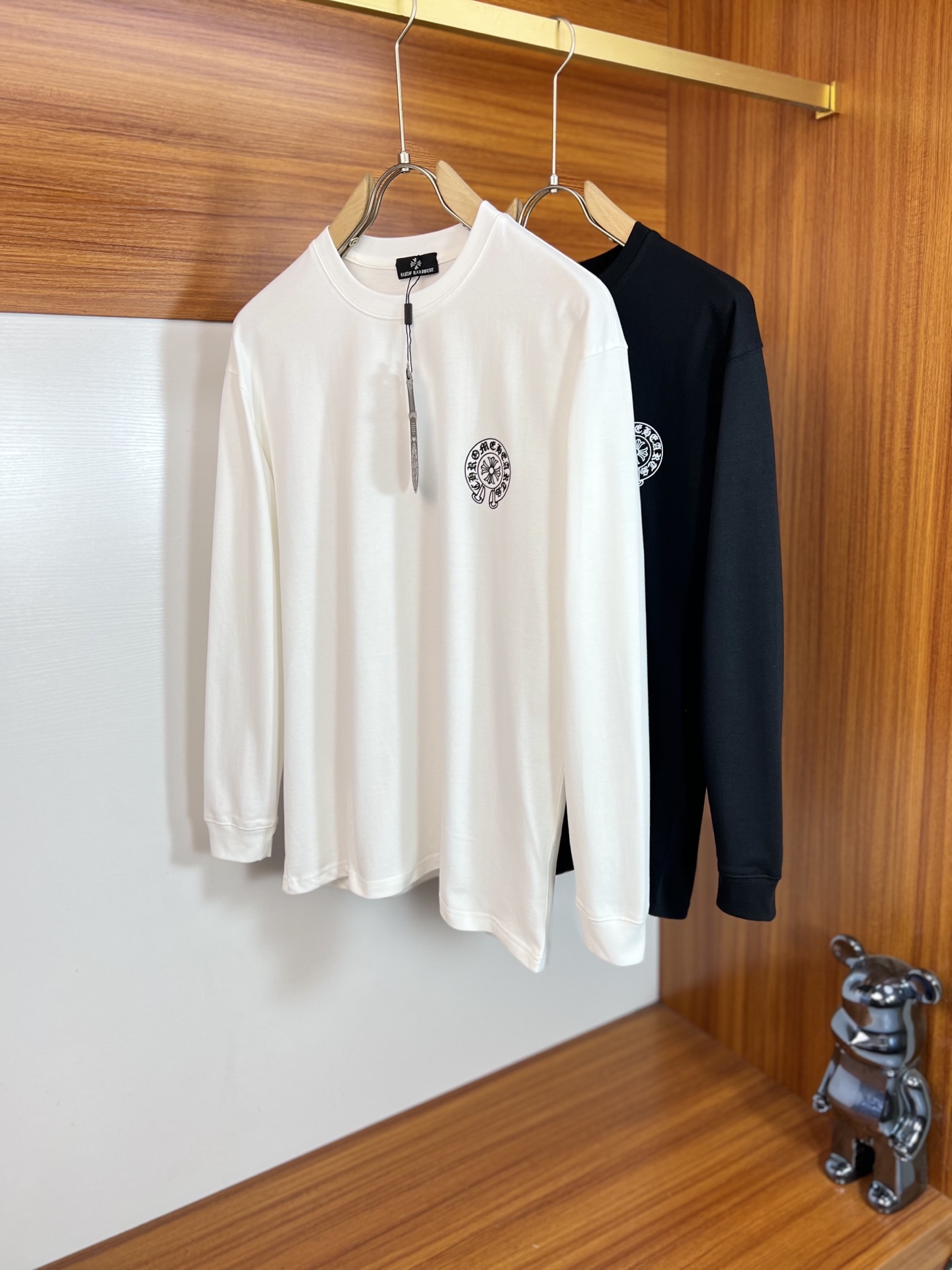 NO:599096,Ch/Chrome Hearts 2025 Autumn and Winter new products, complete with three labels, round neck long-sleeved bottoming shirt, good product, no need to introduce too much, look at the details, counter size S-XXL 175/140, recommended M,, chrome hearts, alexander wang19860909Ch/克罗心 2025年秋冬新品上新 三标齐全 圆领长袖打底衫 好货不用过多介绍 看细节 专柜码数S-XXL 175/140建议M,,chrome hearts,alexander wang,Men's clothing