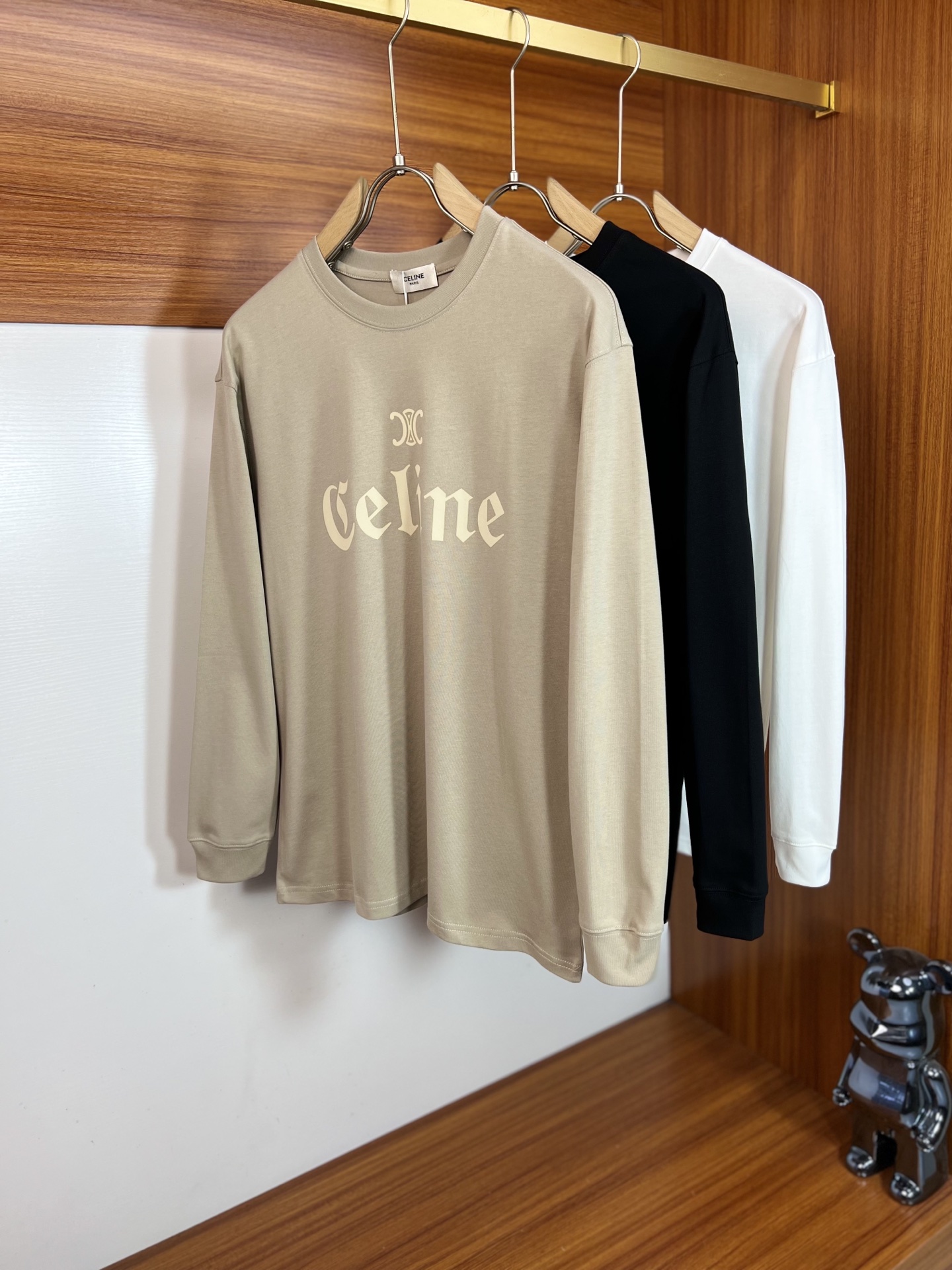 NO:599099,Celine/Celine 2025 new autumn and winter new products, complete with three labels, round neck long-sleeved bottoming shirt, good product, no need to introduce too much, look at the details, counter size S-XXL 175/140, recommended M,,celine,celine,alexander wang19860909Celine/赛琳 2025年秋冬新品上新 三标齐全 圆领长袖打底衫 好货不用过多介绍 看细节 专柜码数S-XXL 175/140建议M,,celine,celine,alexander wang,Men's clothing