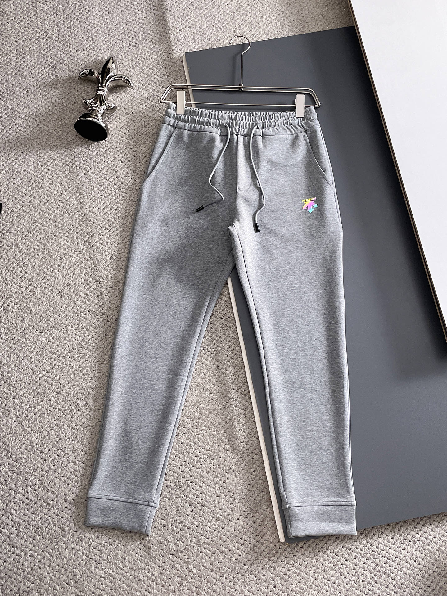 NO:601283,Des/Desante 2025 popular casual pants, high elasticity, slimming, simple and versatile, popular style, fine workmanship, every stitch can be seen attentive, favorite of many celebrities and Internet celebrities, elongating body proportions!  Slightly elastic ^_^Comfortable fabric Details Body size M-3XL,,alexander wang19860909Des/迪桑特 2025爆款休闲裤 高弹显瘦必爆简约百搭爆款,做工精细,每一针都看得到用心,超多明星网红最爱 拉长身材比例哦！微弹 ^_^舒适面料 细节体码数M-3XL,,alexander wang,Men's clothing