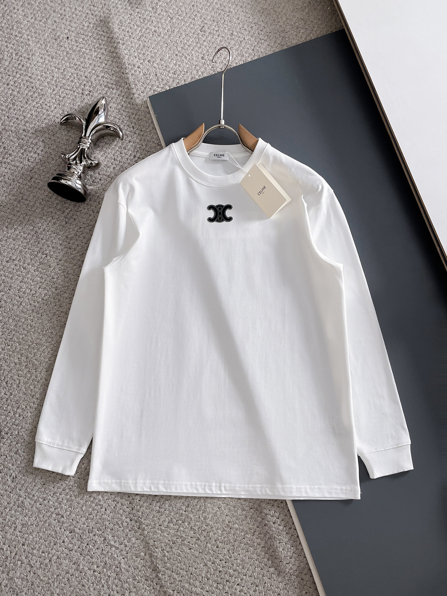 NO:601292,Celine/Celine 2025 new autumn and winter new products, complete with three labels, round neck long-sleeved bottoming shirt, good product, no need to introduce too much, look at the details, counter size M-XXXL 175/140, recommended L,,celine,celine,alexander wang19860909Celine/赛琳 2025年秋冬新品上新 三标齐全 圆领长袖打底衫 好货不用过多介绍 看细节 专柜码数M-XXXL 175/140建议L,,celine,celine,alexander wang,Men's clothing