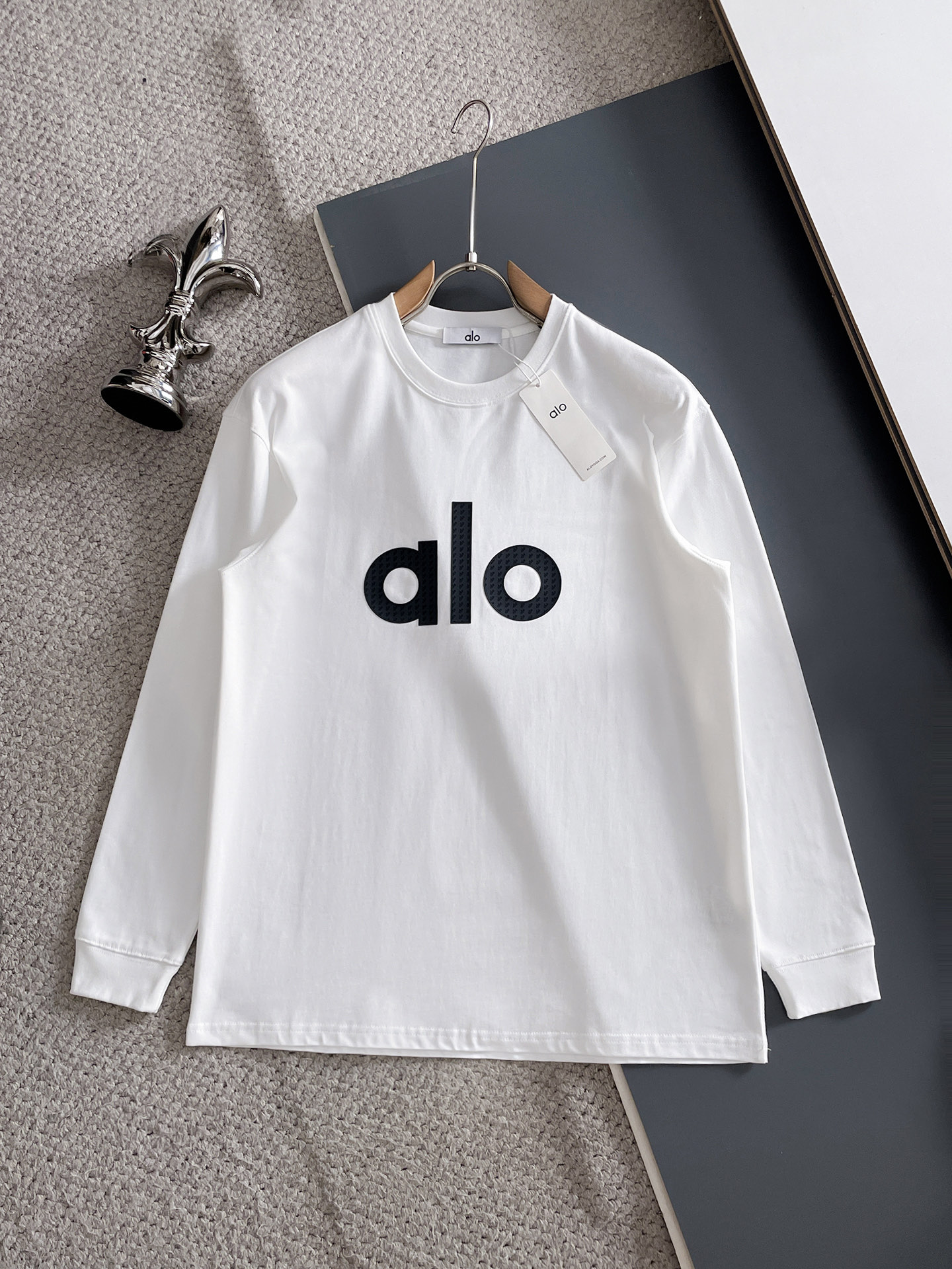 NO:601295,alo 2025 autumn and winter new products, complete with three standards, round neck long-sleeved bottoming shirt, good product, no need to introduce too much, look at the details, counter size M-XXXL 175/140, recommended L,,alexander wang19860909alo 2025年秋冬新品上新 三标齐全 圆领长袖打底衫 好货不用过多介绍 看细节 专柜码数M-XXXL 175/140建议L,,alexander wang,Men's clothing