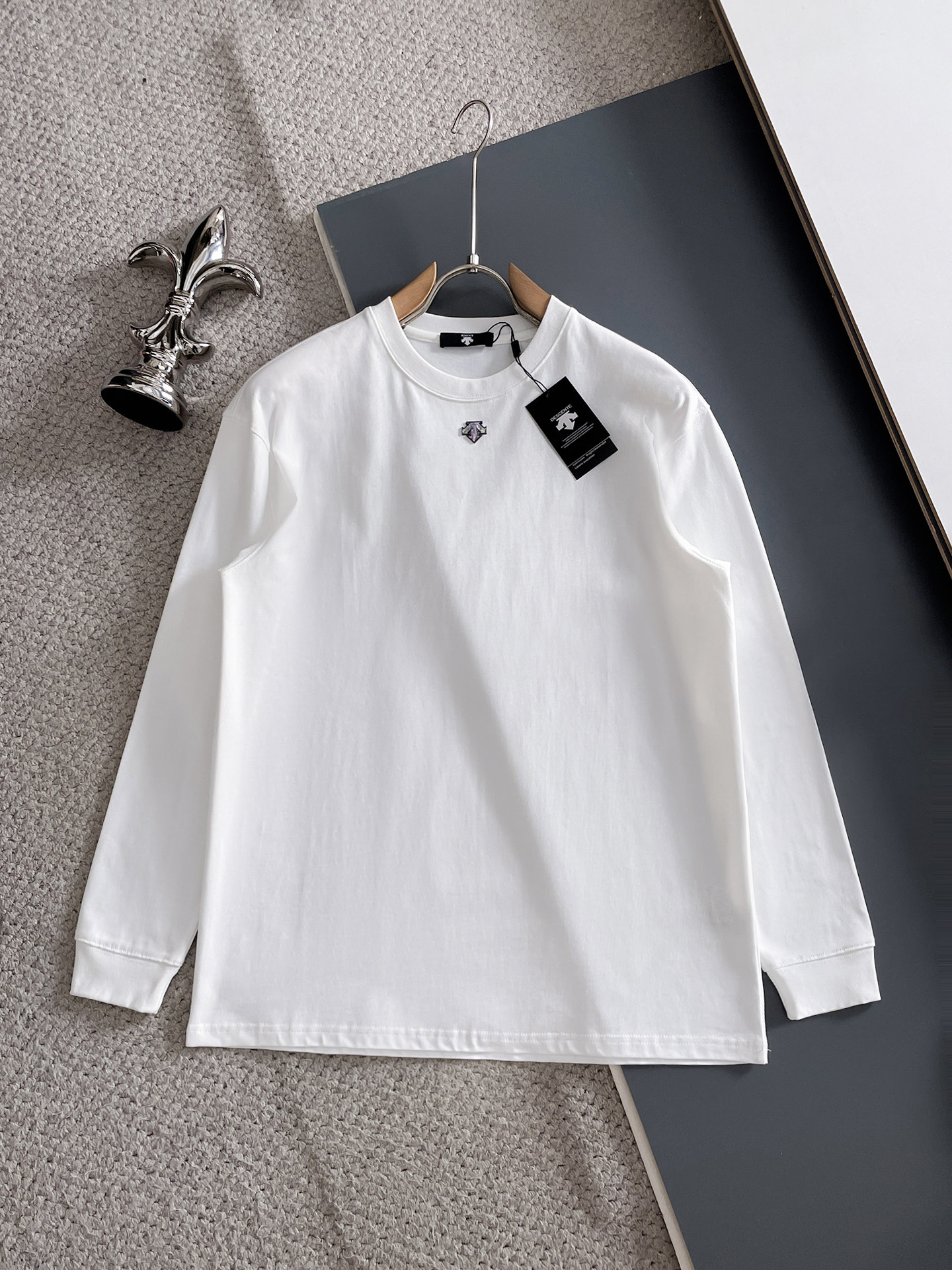 NO:601301,des/desante 2025 autumn and winter new products, complete with three labels, round neck long-sleeved bottoming shirt, good product, no need to introduce too much, look at the details, counter size M-XXXL 175/140, recommended L,,alexander wang19860909des/迪桑特 2025年秋冬新品上新 三标齐全 圆领长袖打底衫 好货不用过多介绍 看细节 专柜码数M-XXXL 175/140建议L,,alexander wang,Men's clothing