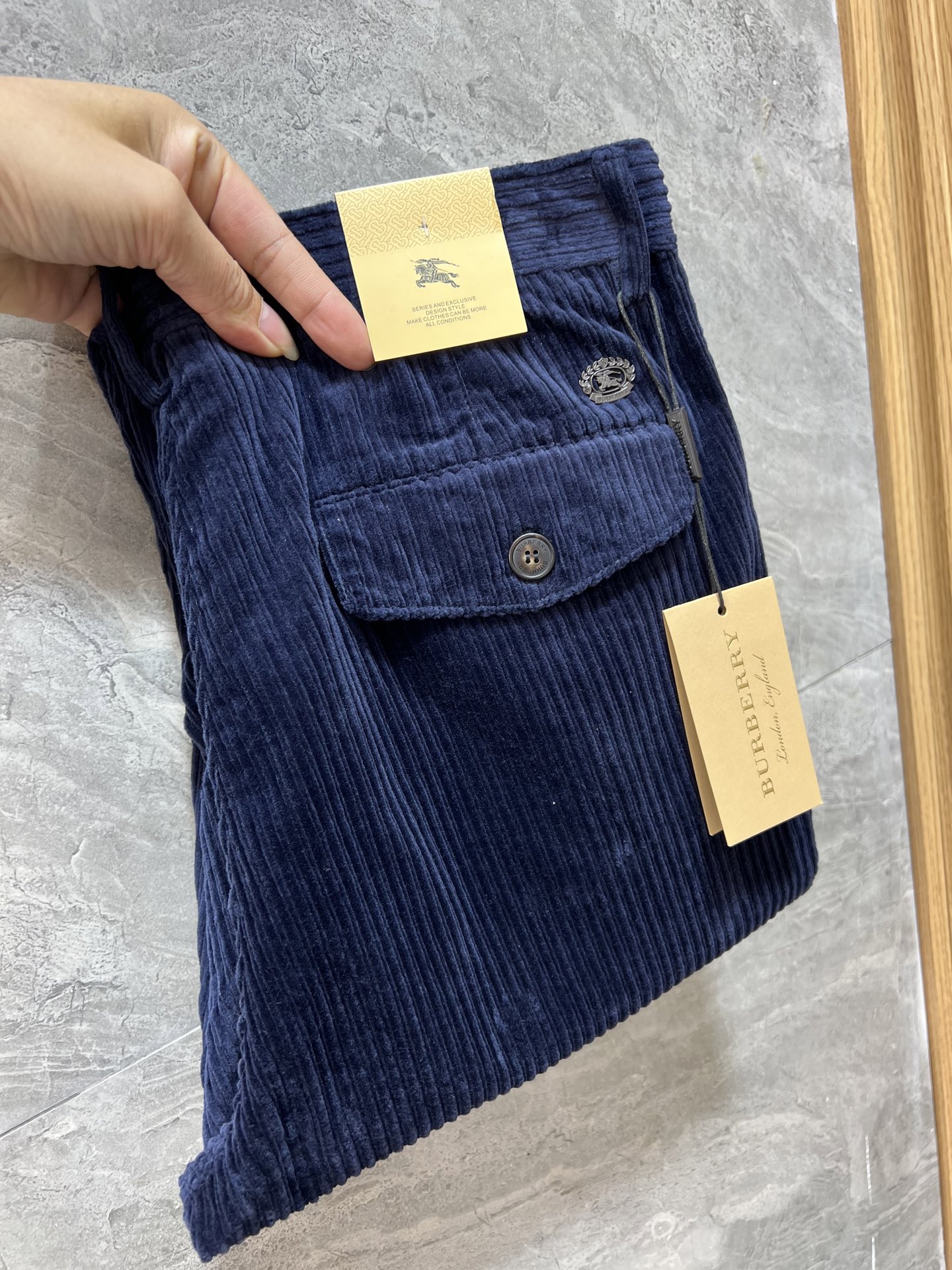 NO:601313,Burberry/Burberry 2025 autumn and winter new products, complete with three labels, trousers and casual pants. Good products need no introduction. Look at the details. Counter size 29-38 175/140 upper body size 32, burberry, burberry, alexander wang19860909Burberry/巴宝莉 2025秋冬新品 三标齐全 西裤 休闲裤 好货不用过多介绍 看细节 专柜码数29-38 175/140上身32码,,burberry,burberry,alexander wang,Men's clothing