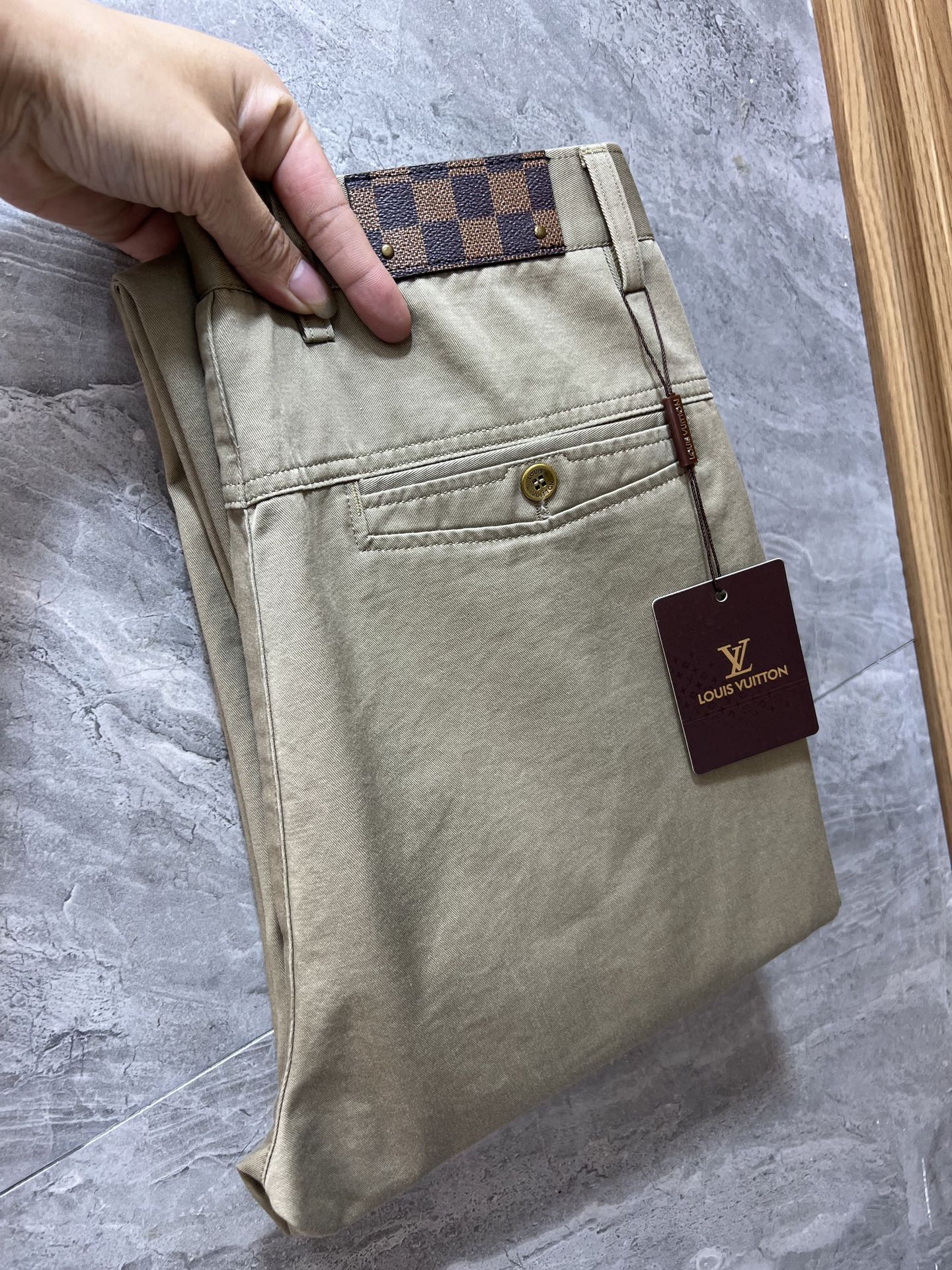 NO:601315,LV/Louis Vuitton 2025 autumn and winter new products, complete with three labels, trousers and casual pants. Good products need no introduction. Look at the details. Counter size 29-38 175/140 upper body size 32, louis vuitton, louis vuitton, alexander wang19860909LV/路易威登 2025秋冬新品 三标齐全 西裤 休闲裤 好货不用过多介绍 看细节 专柜码数29-38 175/140上身32码,,louis vuitton,louis vuitton,alexander wang,Men's clothing