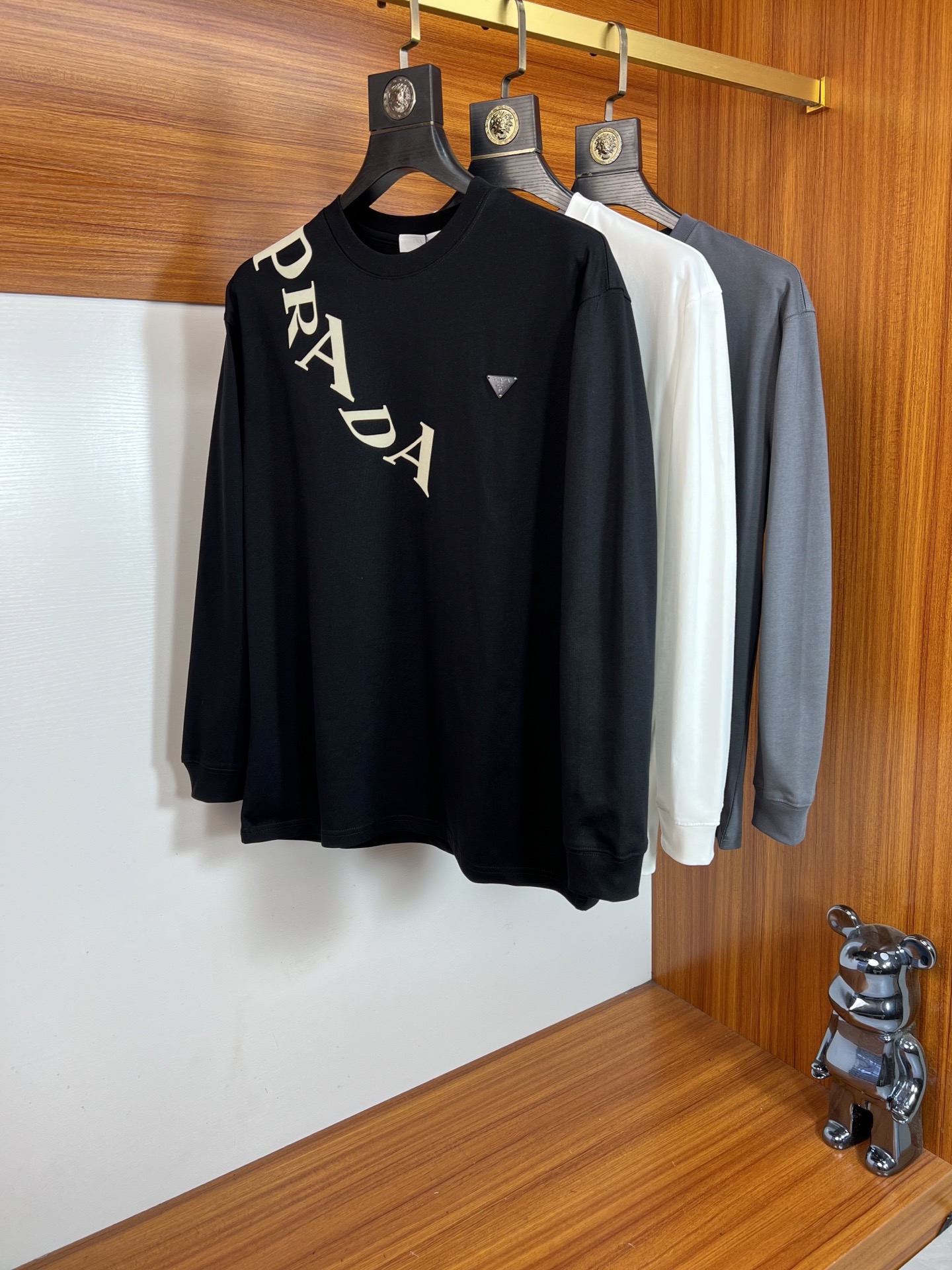NO:601319,Gucci/Prada 2025 autumn and winter new products, complete with three labels, round neck long-sleeved bottoming shirt, good product without too much introduction, look at the details, counter size M-XXXL 175/140, recommended L,, gucci, prada, alexander wang19860909Gucci/普拉达 2025年秋冬新品上新 三标齐全 圆领长袖打底衫 好货不用过多介绍 看细节 专柜码数M-XXXL 175/140建议L,,gucci,prada,alexander wang,Men's clothing