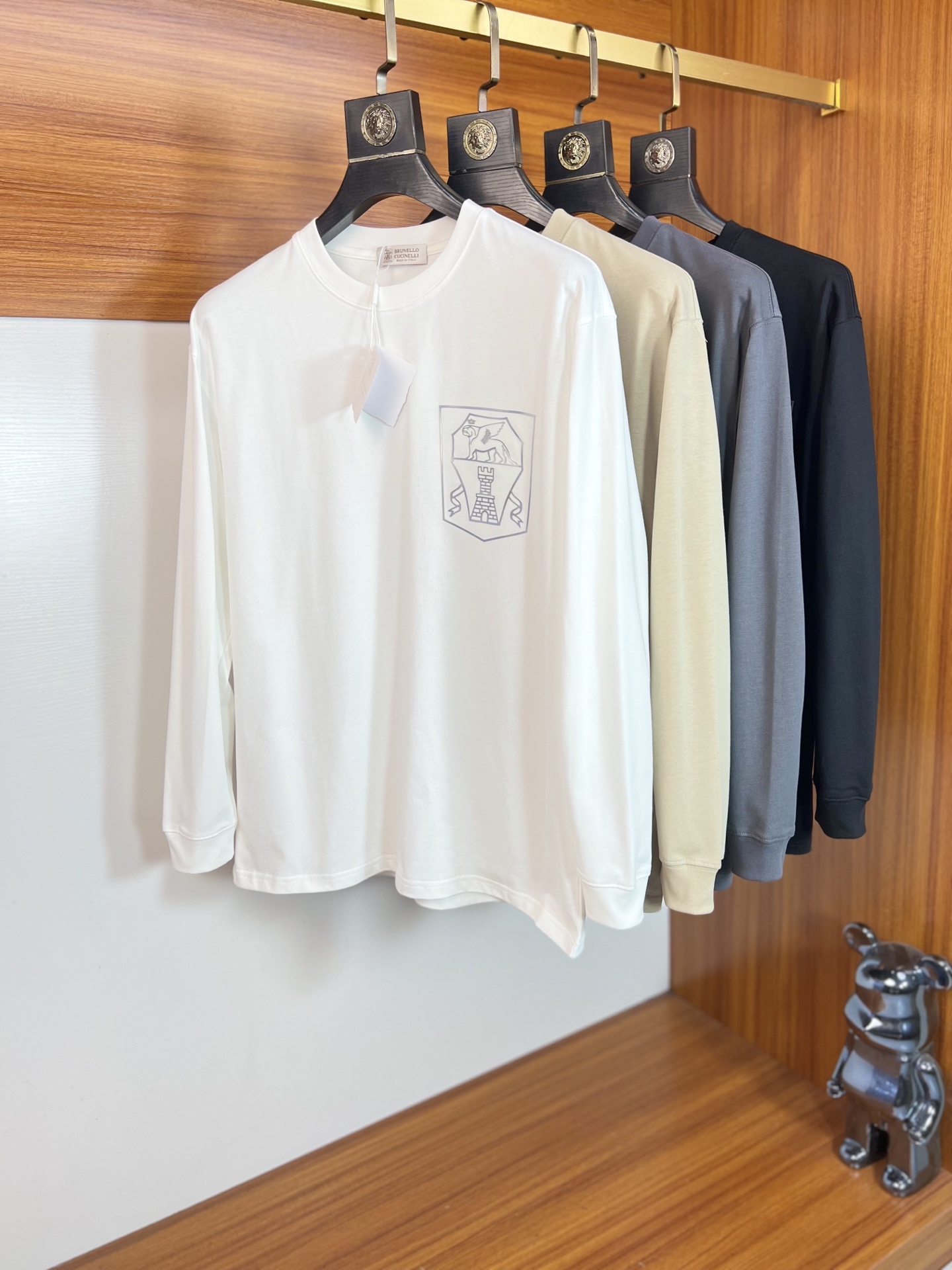 NO:601322,BC 2025 autumn and winter new products, complete with three standards, round neck long-sleeved bottoming shirt, good product, no need to introduce too much, look at the details, counter size M-XXXL 175/140, recommended L,,alexander wang19860909BC 2025年秋冬新品上新 三标齐全 圆领长袖打底衫 好货不用过多介绍 看细节 专柜码数M-XXXL 175/140建议L,,alexander wang,Men's clothing