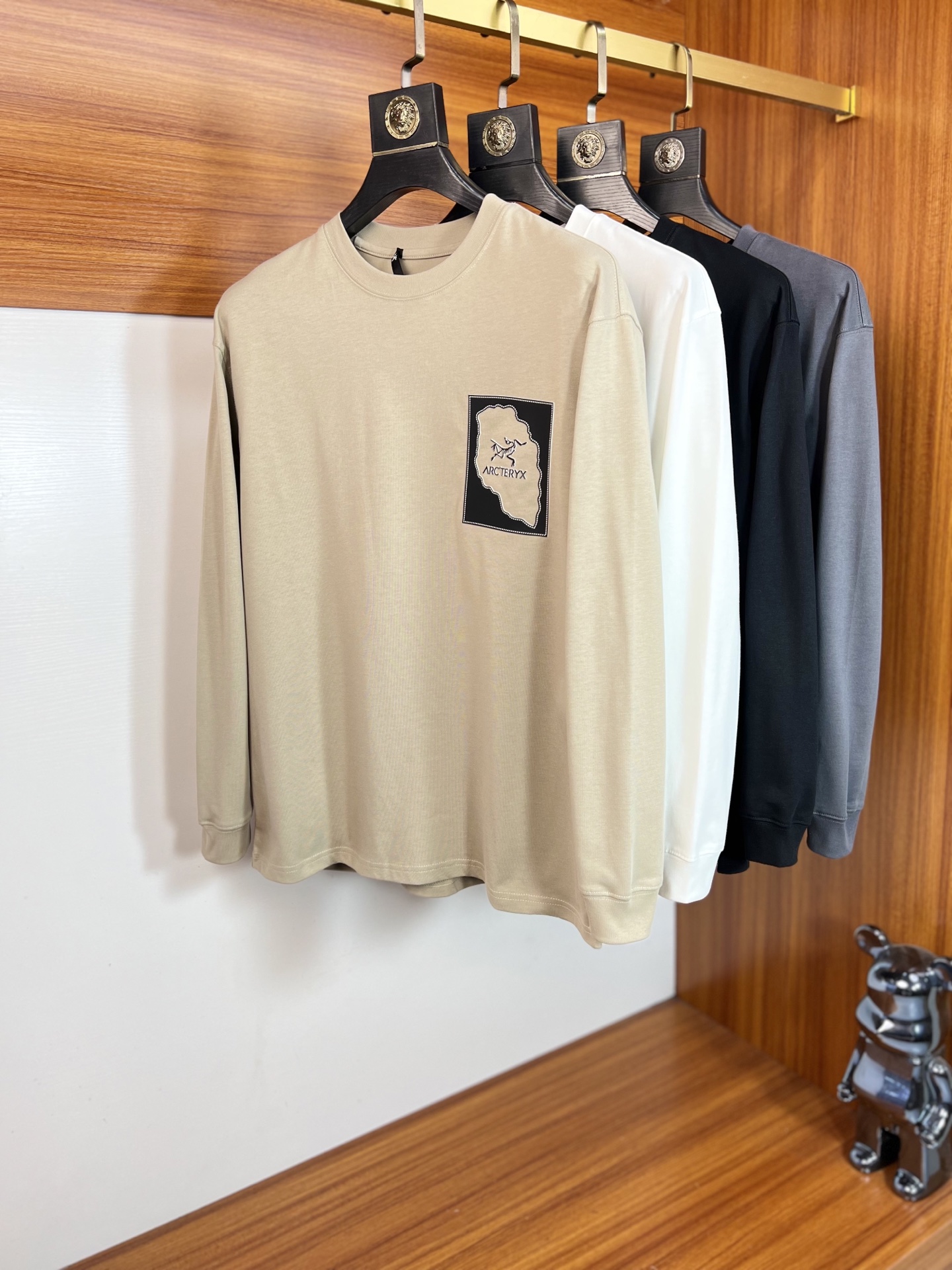 NO:601331,Arc/Arc'teryx 2025 autumn and winter new products, complete with three labels, round neck long-sleeved bottoming shirt, good product, no need to introduce too much, look at the details, counter size M-XXXL 175/140, recommended L, arc'teryx, alexander wang19860909Arc/始祖鸟 2025年秋冬新品上新 三标齐全 圆领长袖打底衫 好货不用过多介绍 看细节 专柜码数M-XXXL 175/140建议L,arc'teryx,alexander wang,Men's clothing