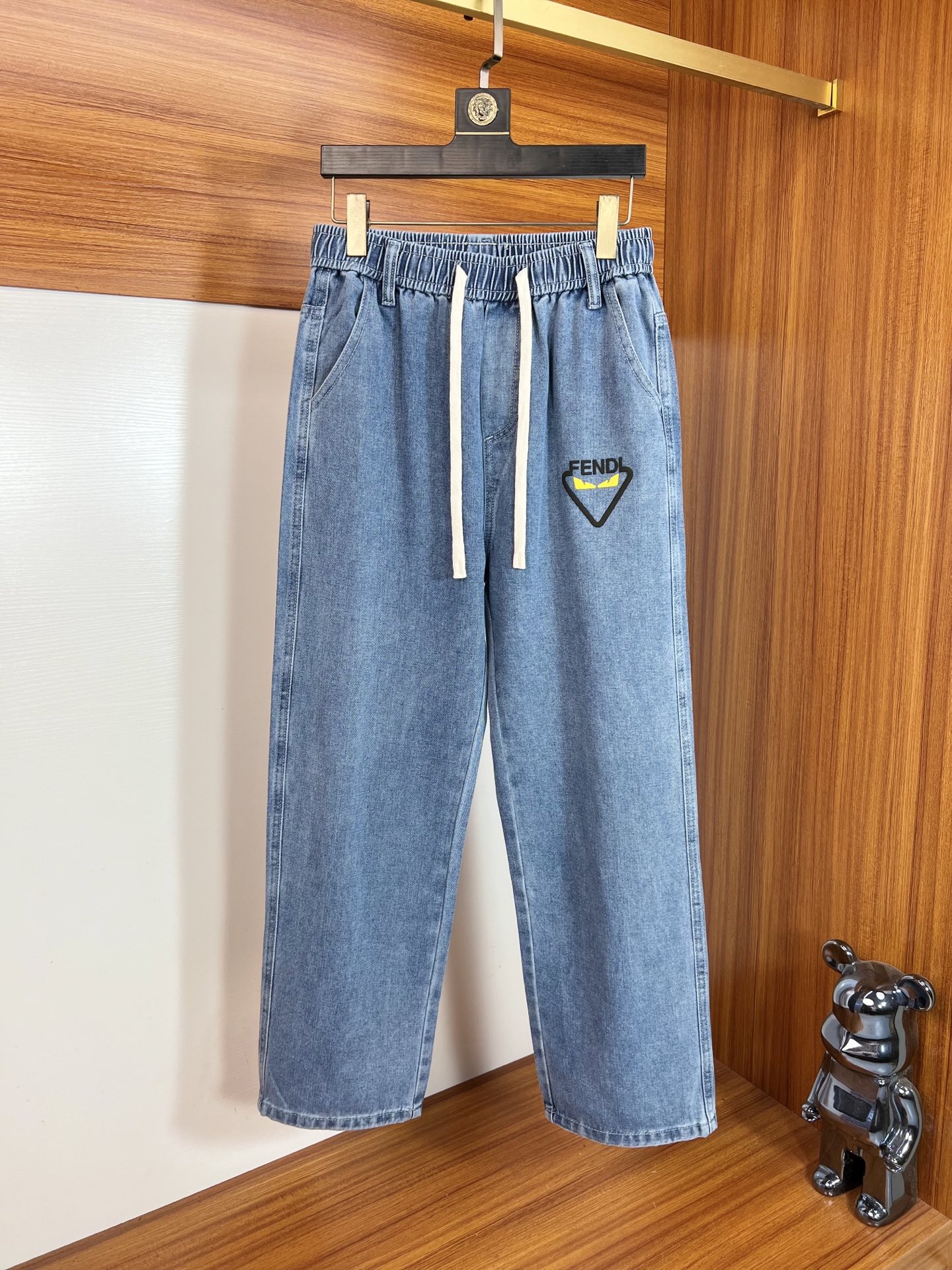 NO:623065,Fendi/Fendi 2025 autumn and winter new products, complete with three labels, jeans and casual pants. Good products need no introduction. Look at the details. Counter size 29 30 31 32 33 34 175/140 upper body 31,,fendi,fendi,jeans,alexander wang19860909Fendi/芬迪 2025秋冬新品 三标齐全 牛仔裤 休闲裤 好货不用过多介绍 看细节 专柜码数29 30 31 32 33 34 175/140上身31,,fendi,fendi,jeans,alexander wang,Men's clothing