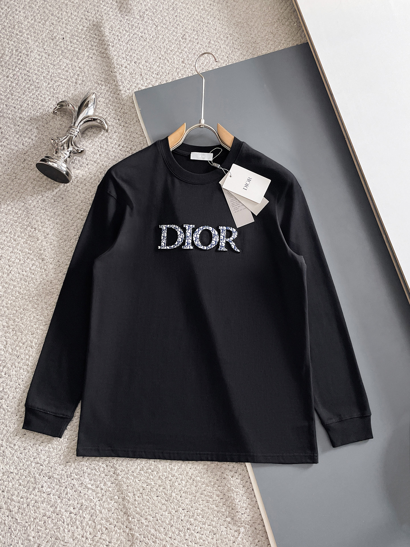 NO:691812,Dior/Dior 2025 autumn and winter new products, complete with three labels, round neck long-sleeved bottoming shirt, counter size M-XXXL /140, recommended L,, dior, dior,19860909Dior/迪奥 2025年秋冬新品上新 三标齐全 圆领长袖打底衫 专柜码数M-XXXL /140建议L,,dior,dior,,Men's clothing