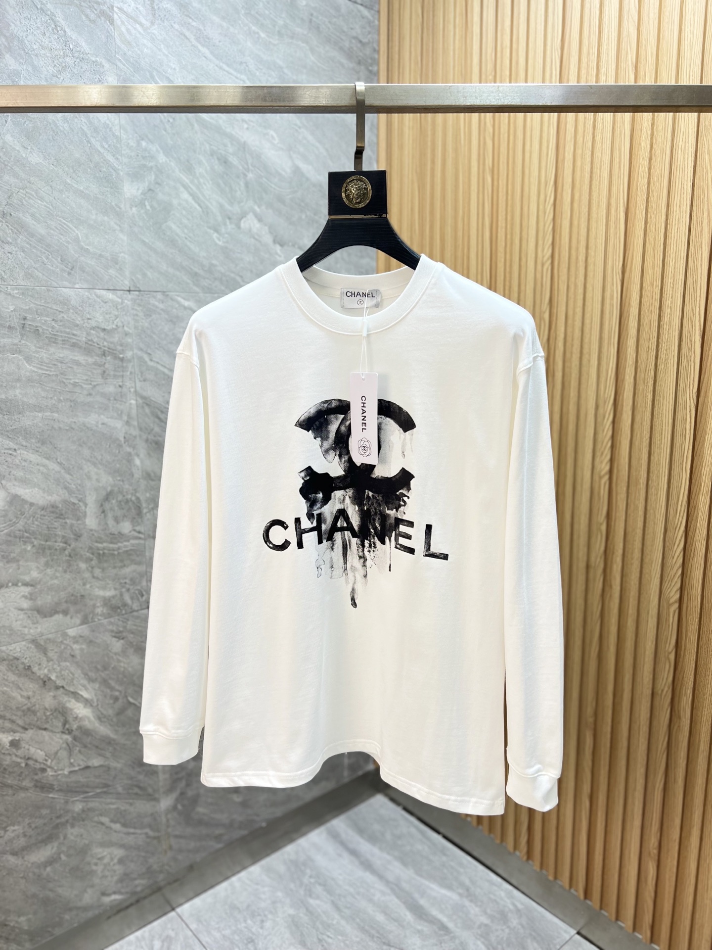 NO:607468,Charlie/Chanel 2025 autumn and winter new products, complete with three labels, round neck long-sleeved bottoming shirt, good product, no need to introduce too much, look at the details, counter size S-XXL /140, recommended M,,chanel,alexander wang19860909Charlie/香奈儿 2025年秋冬新品上新 三标齐全 圆领长袖打底衫 好货不用过多介绍 看细节 专柜码数S-XXL /140建议M,,chanel,alexander wang,Men's clothing