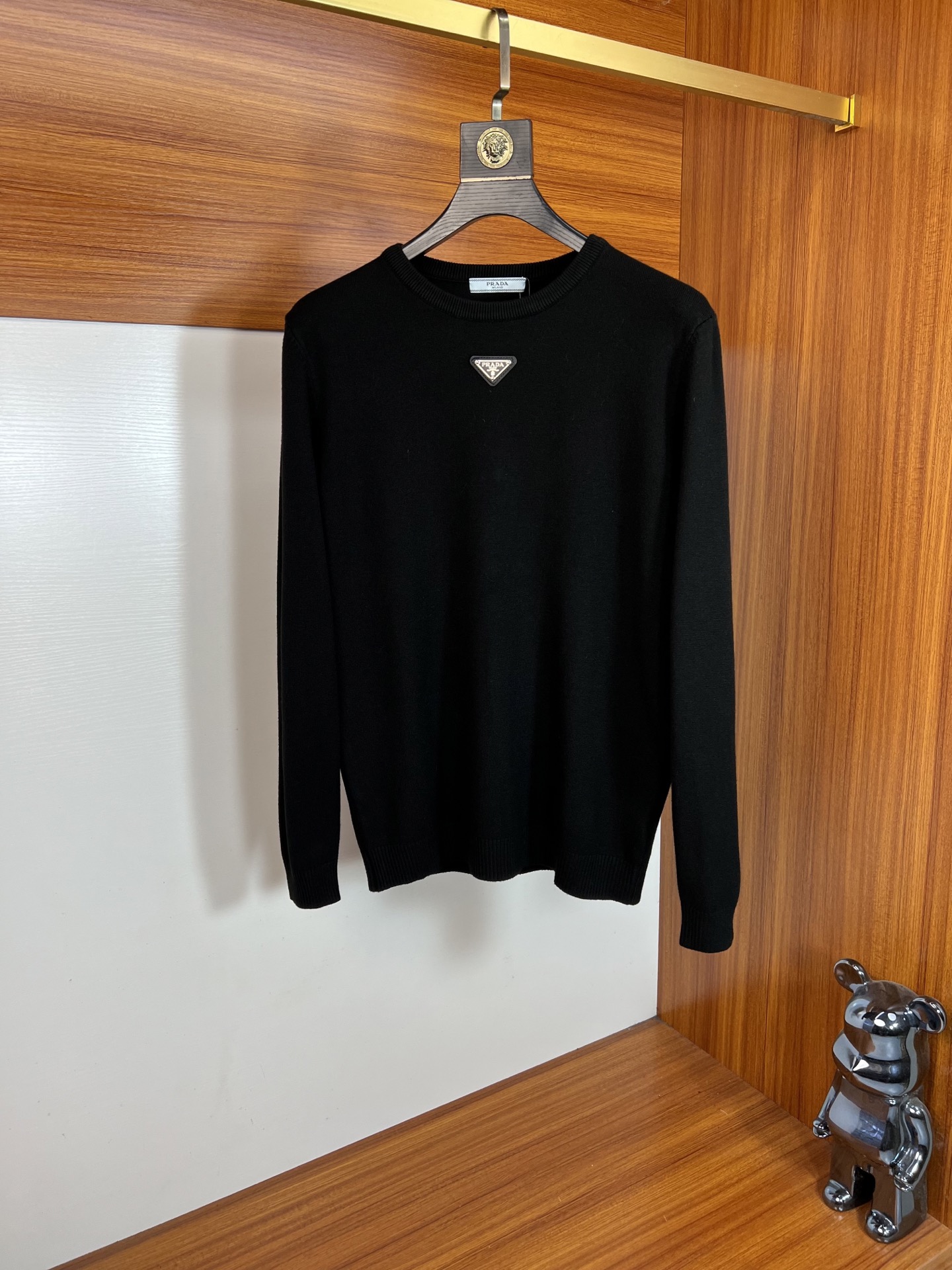 NO:607465,Prada/Prada 2025 new autumn and winter new products, complete with three labels, round neck sweater, good product, no need to introduce too much, look at the details, counter size M-XXXL /140, recommended L,, prada, prada, sweaters, alexander wang19860909Prada/普拉达 2025年秋冬新品上新 三标齐全 圆领毛衣 好货不用过多介绍 看细节 专柜码数M-XXXL /140建议L,,prada,prada,sweaters,alexander wang,Men's clothing