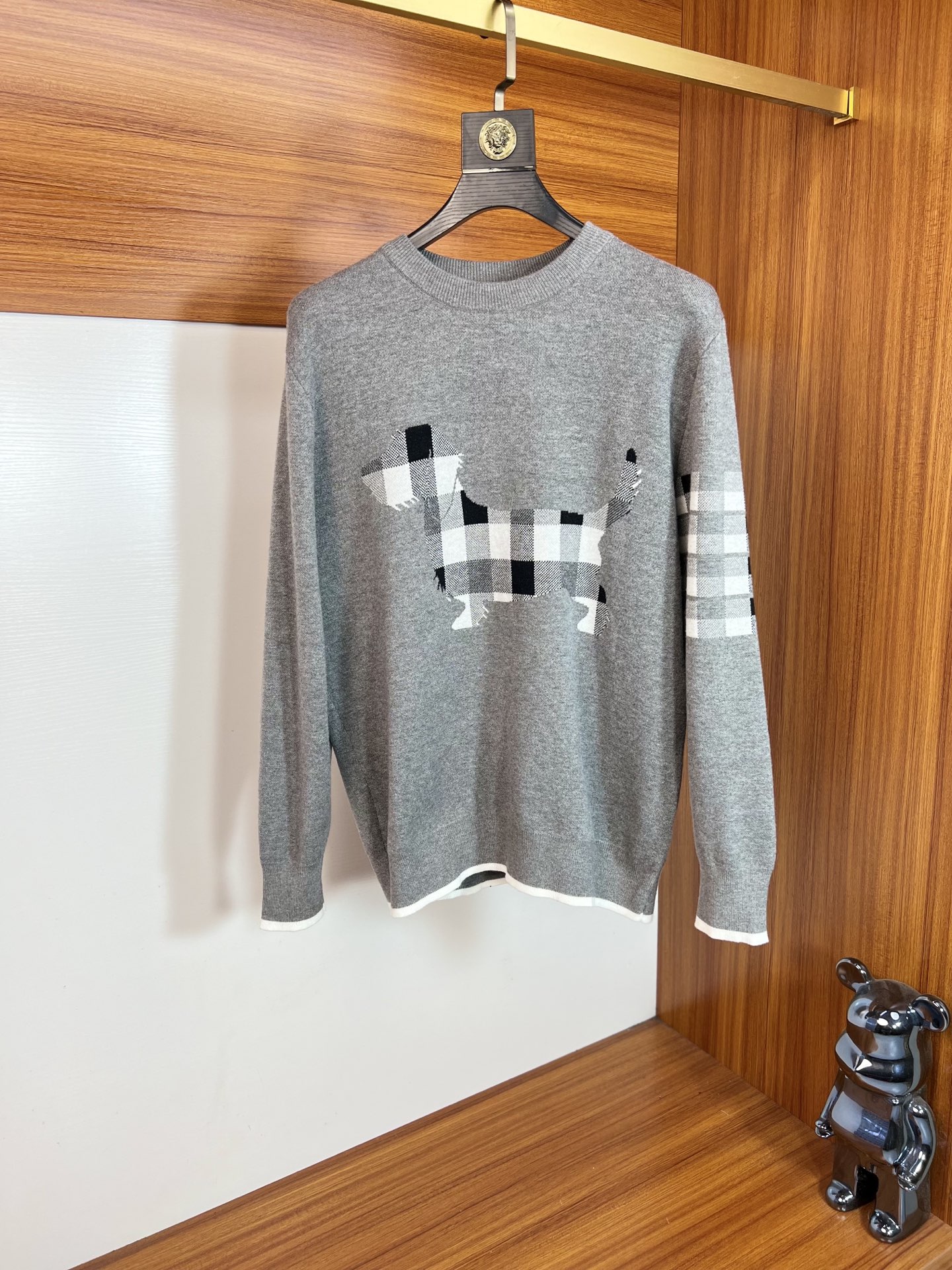 NO:607469,TB 2025 autumn and winter new products, complete with three labels, round neck sweater, good product, no need to introduce too much, look at the details, counter size M-XXL /140, recommended L,,sweaters,alexander wang19860909TB 2025年秋冬新品上新 三标齐全 圆领毛衣 好货不用过多介绍 看细节 专柜码数M-XXL /140建议L,,sweaters,alexander wang,Men's clothing