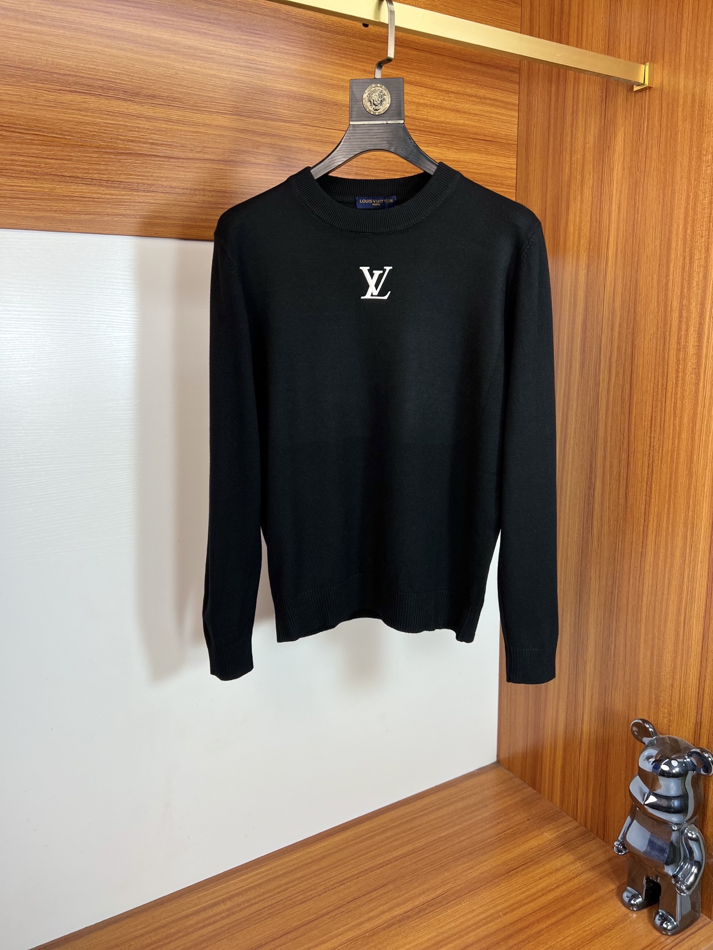 NO:607490,LV/Louis Vuitton 2025 autumn and winter new products, complete with three labels, round neck sweater, good product, no need to introduce too much, look at the details, counter size M-XXXL /140 recommended L,, louis vuitton, louis vuitton, sweaters, alexander wang19860909LV/路易威登 2025年秋冬新品上新 三标齐全 圆领毛衣 好货不用过多介绍 看细节 专柜码数M-XXXL /140建议L,,louis vuitton,louis vuitton,sweaters,alexander wang,Men's clothing