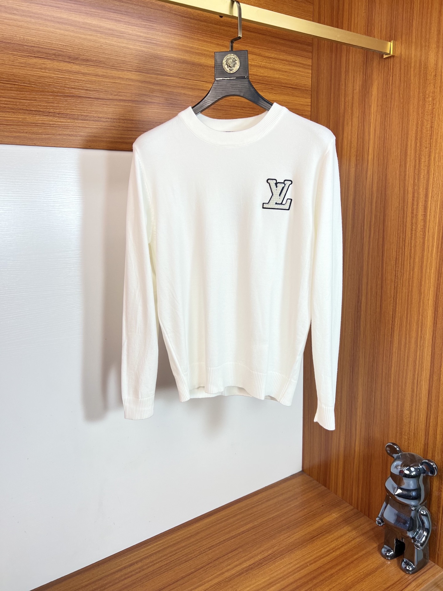 NO:607502,LV/Louis Vuitton 2025 autumn and winter new products, complete with three labels, round neck sweater, good product, no need to introduce too much, look at the details, counter size M-XXXL 175/140, recommended L,, louis vuitton, louis vuitton, sweaters, alexander wang19860909LV/路易威登 2025年秋冬新品上新 三标齐全 圆领毛衣 好货不用过多介绍 看细节 专柜码数M-XXXL 175/140建议L,,louis vuitton,louis vuitton,sweaters,alexander wang,Men's clothing