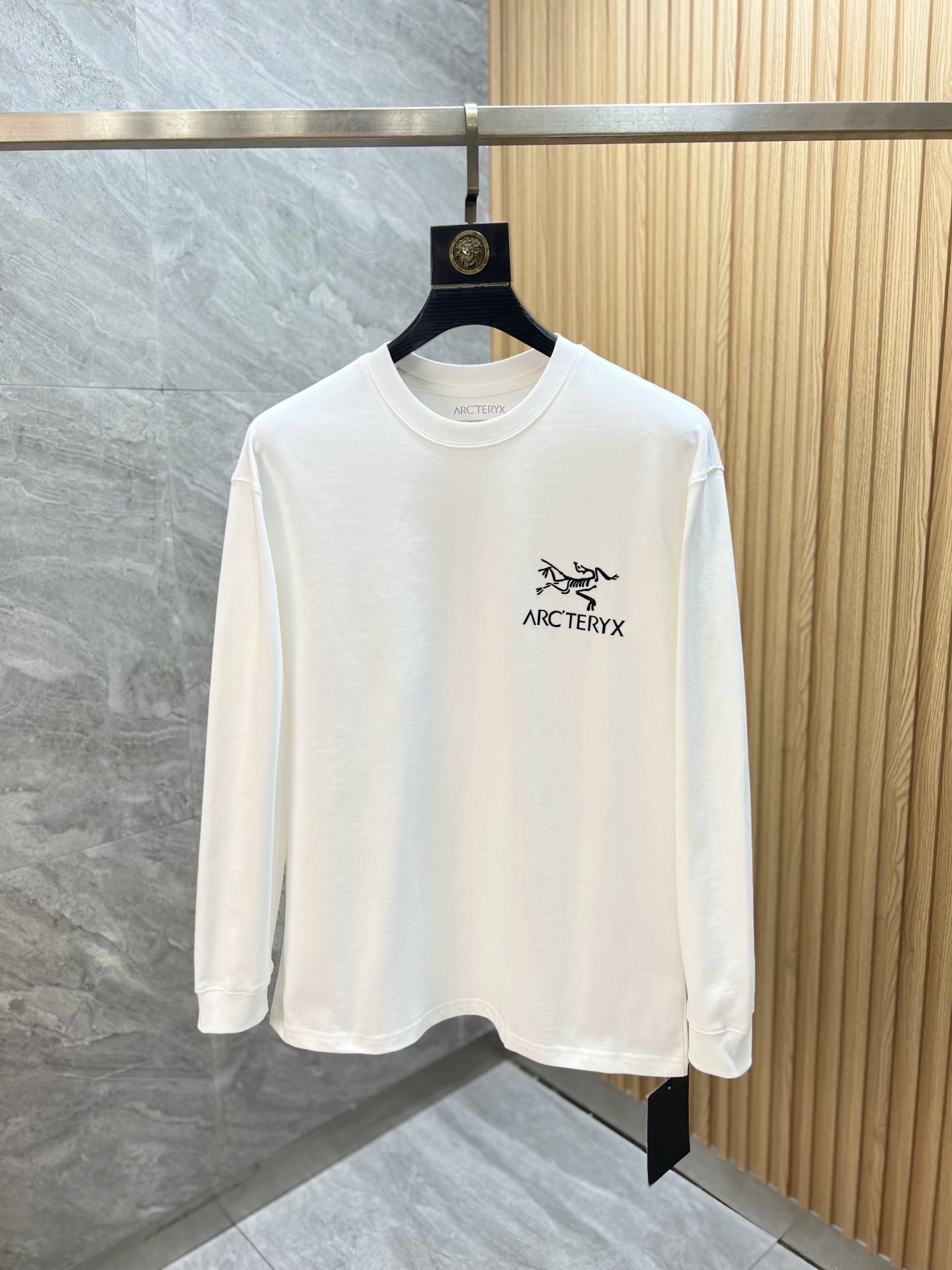 NO:609944,Arc/Arc'teryx 2025 autumn and winter new products, complete with three labels, round neck long-sleeved bottoming shirt, good product, no need to introduce too much, look at the details, counter size S-XXL /140 recommended M, arc'teryx, alexander wang19860909Arc/始祖鸟 2025年秋冬新品上新 三标齐全 圆领长袖打底衫 好货不用过多介绍 看细节 专柜码数S-XXL /140建议M,arc'teryx,alexander wang,Men's clothing