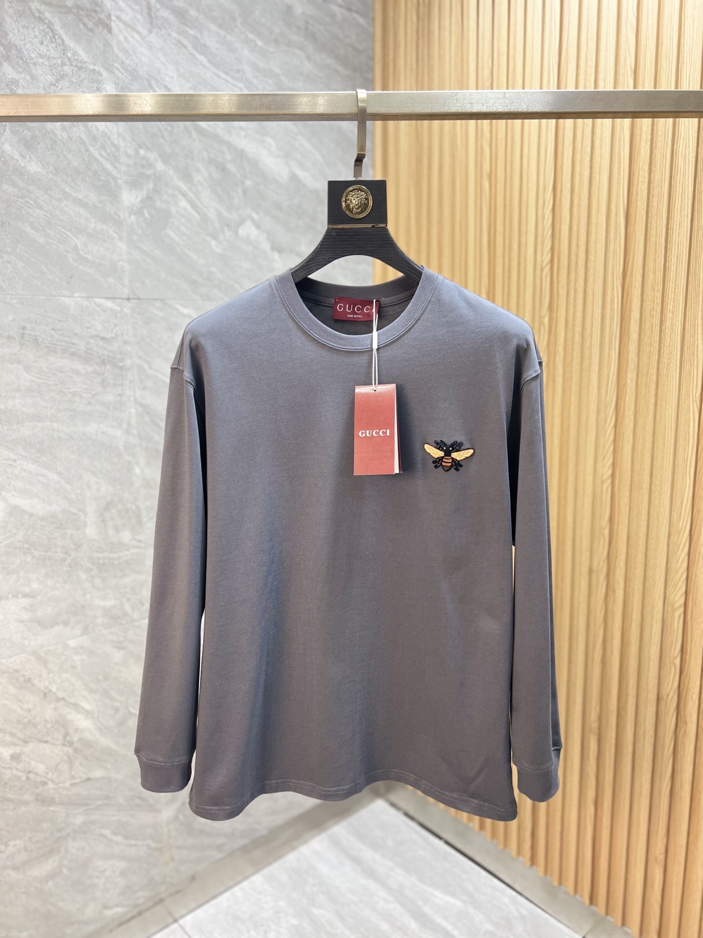 NO:609951,Gucci/Gucci 2025 autumn and winter new products, complete with three labels, round neck long-sleeved bottoming shirt, good product, no need to introduce too much, look at the details, counter size S-XXL /140 recommended M,, gucci, alexander wang19860909Gucci/古奇 2025年秋冬新品上新 三标齐全 圆领长袖打底衫 好货不用过多介绍 看细节 专柜码数S-XXL /140建议M,,gucci,alexander wang,Men's clothing