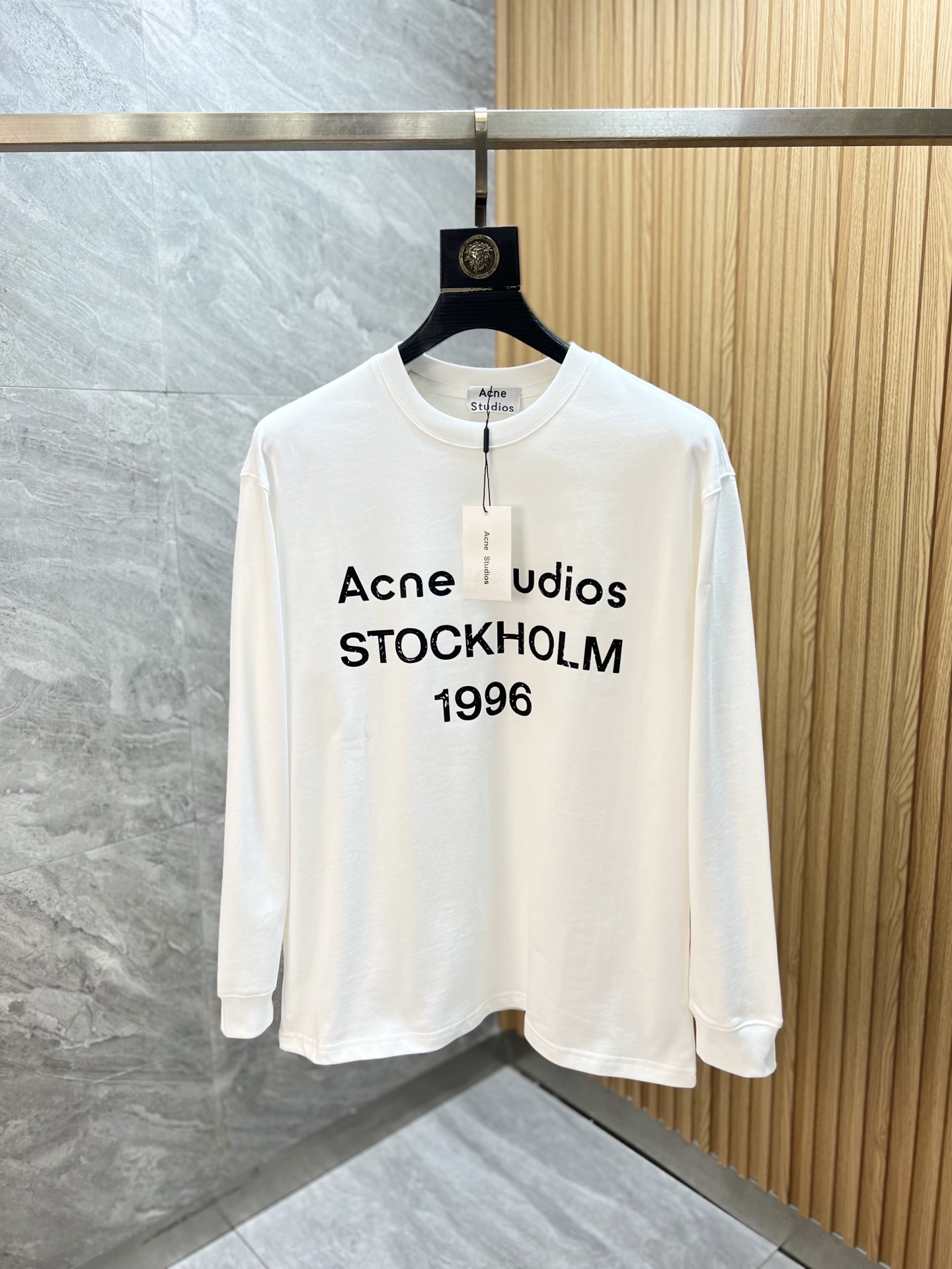NO:609955,Acne 2025 autumn and winter new products, complete with three standards, round neck long-sleeved bottoming shirt, good product, no need to introduce too much, look at the details, counter size S-XXL /140 recommended M,,acne studios,alexander wang19860909Acne 2025年秋冬新品上新 三标齐全 圆领长袖打底衫 好货不用过多介绍 看细节 专柜码数S-XXL /140建议M,,acne studios,alexander wang,Men's clothing