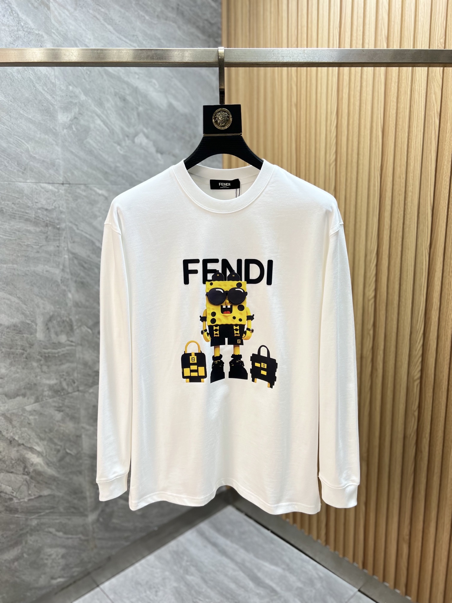 NO:609959,Fendi/Fendi 2025 new autumn and winter new products, complete with three labels, round neck long-sleeved bottoming shirt, good product, no need to introduce too much, look at the details, counter size S-XXL /140, recommended M,, fendi, fendi, alexander wang19860909Fendi/芬迪 2025年秋冬新品上新 三标齐全 圆领长袖打底衫 好货不用过多介绍 看细节 专柜码数S-XXL /140建议M,,fendi,fendi,alexander wang,Men's clothing