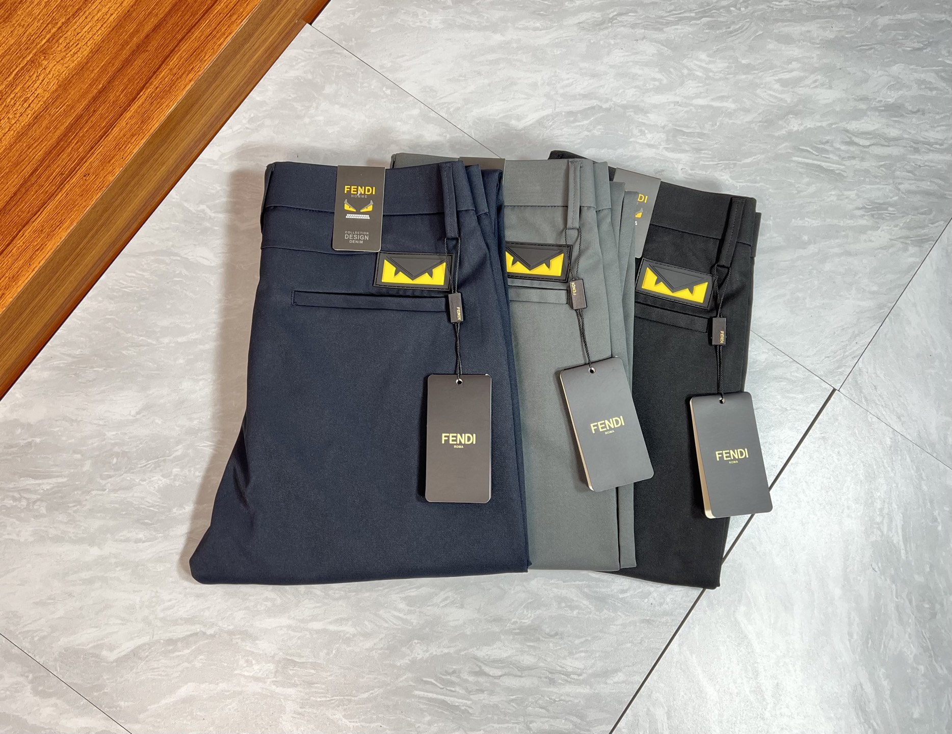 NO:609940,Fendi/Fendi 2025 autumn and winter new products, complete with three labels, trousers and casual pants. Good products need no introduction. Look at the details. Counter size 29-38/140 upper body size 32,,fendi,fendi,alexander wang19860909Fendi/芬迪 2025秋冬新品 三标齐全 西裤 休闲裤 好货不用过多介绍 看细节 专柜码数29-38 /140上身32码,,fendi,fendi,alexander wang,Men's clothing