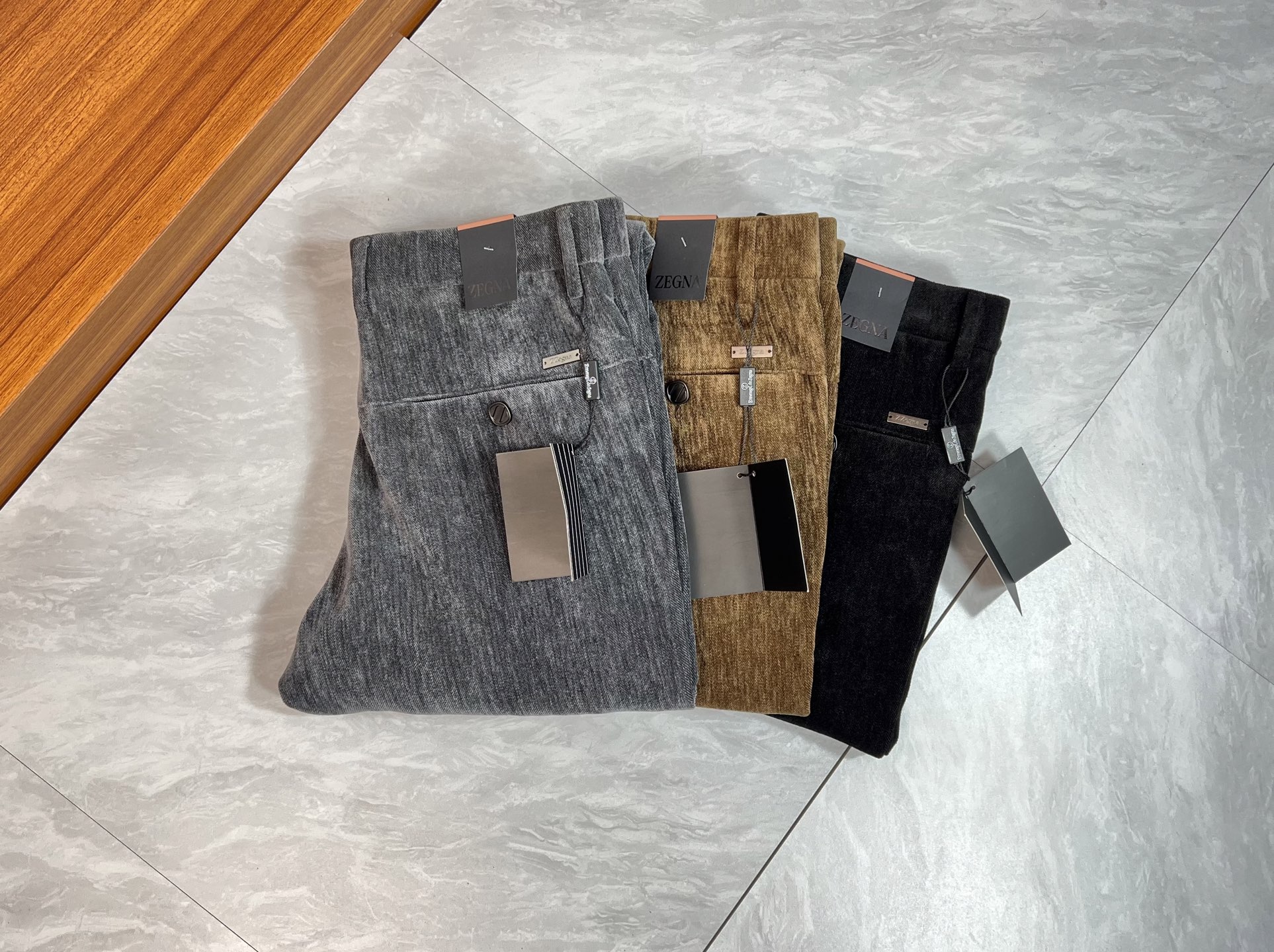 NO:609954,zZEGNA/Zegna 2025 autumn and winter new products, complete with three labels, trousers, casual pants, good products, no need to introduce too much, look at the details, counter size 29-38/140 upper body size 32,,zegna,alexander wang19860909zZEGNA/杰尼亚 2025秋冬新品 三标齐全 西裤 休闲裤 好货不用过多介绍 看细节 专柜码数29-38 /140上身32码,,zegna,alexander wang,Men's clothing
