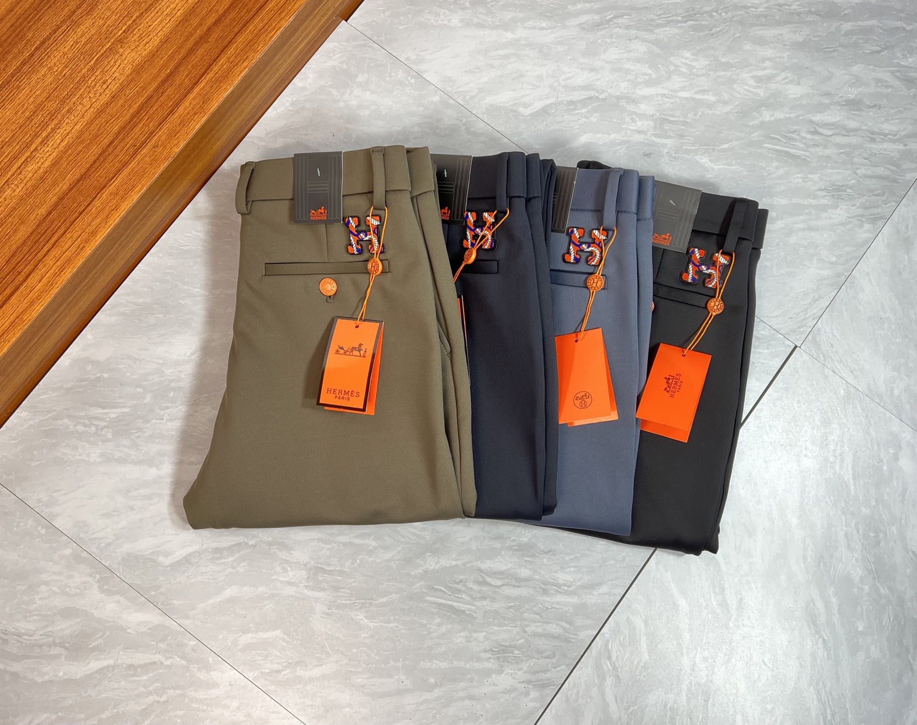 NO:609966,Hermes/Hermès 2025 autumn and winter new products, complete with three labels, trousers, casual pants, good products, no need to introduce too much, look at the details, counter size 29-38/140, upper body size 32,, hermes, hermes, alexander wang19860909Hermes/爱马仕 2025秋冬新品 三标齐全 西裤 休闲裤 好货不用过多介绍 看细节 专柜码数29-38 /140上身32码,,hermes,hermes,alexander wang,Men's clothing