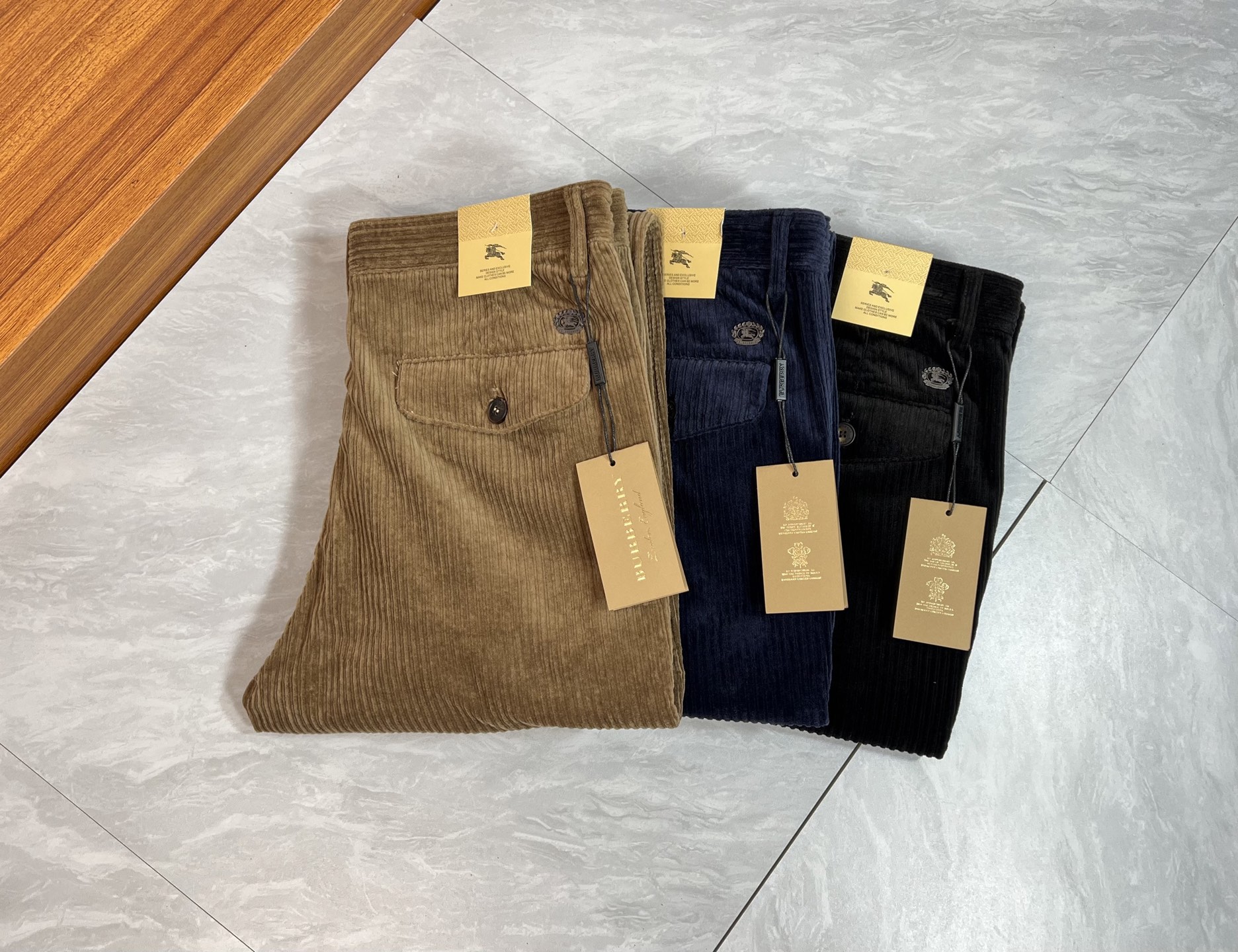 NO:609969,Burberry/Burberry 2025 autumn and winter new products, complete with three labels, trousers, casual pants, good products, no need to introduce too much, look at the details, counter size 29-38/140, upper body size 32,, burberry, burberry, alexander wang19860909Burberry/巴宝莉 2025秋冬新品 三标齐全 西裤 休闲裤 好货不用过多介绍 看细节 专柜码数29-38 /140上身32码,,burberry,burberry,alexander wang,Men's clothing