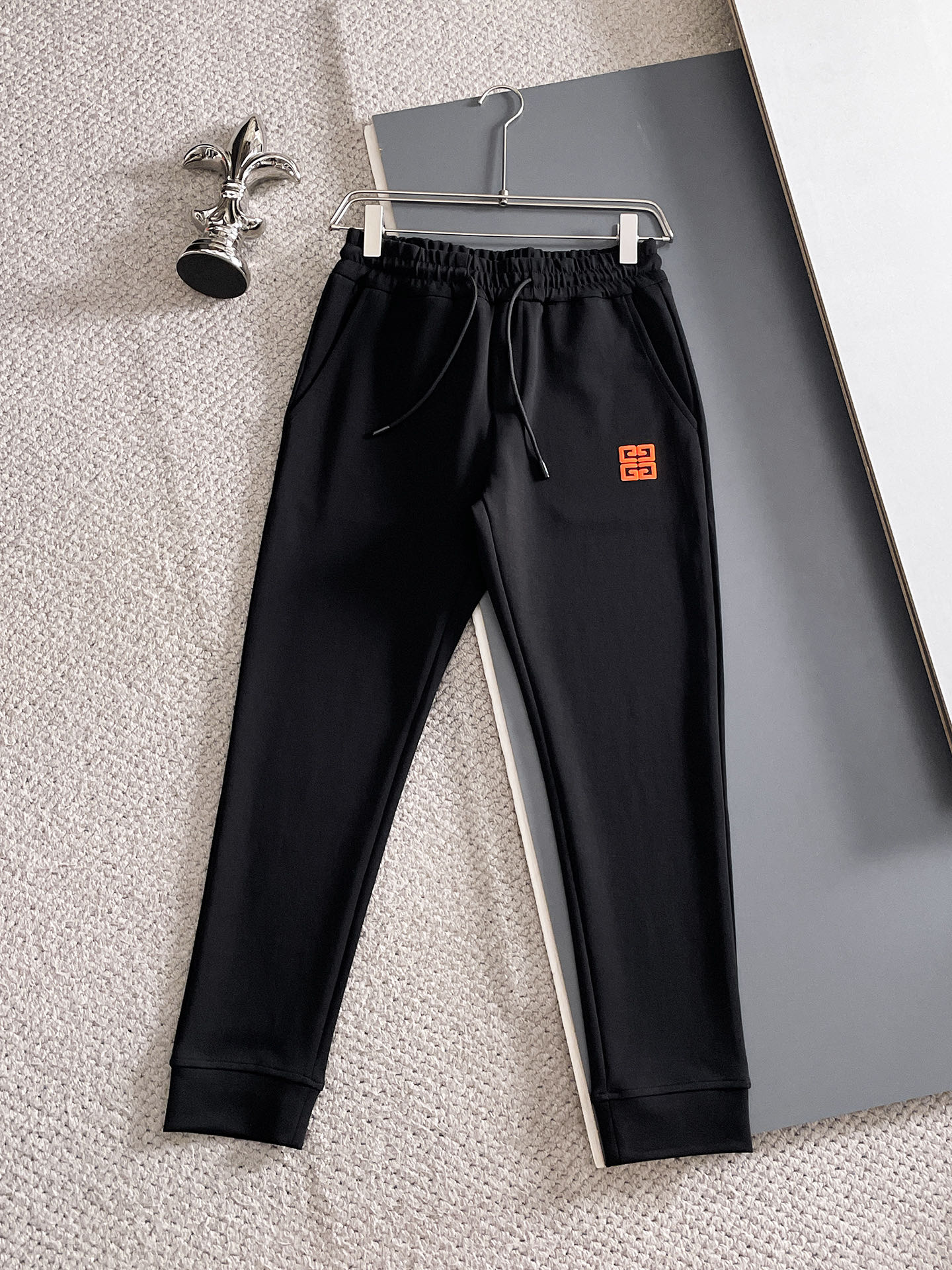 NO:609904,give/Givenchy 2025 popular casual pants, high elasticity, slimming, simple and versatile, popular style, fine workmanship, every stitch can be seen attentive, favorite of many celebrities and Internet celebrities, elongating body proportions!  Slightly elastic ^_^Comfortable fabric Details Body size M-3XL,,givenchy,givenchy,alexander wang19860909give/纪梵希 2025爆款休闲裤 高弹显瘦必爆简约百搭爆款,做工精细,每一针都看得到用心,超多明星网红最爱 拉长身材比例哦！微弹 ^_^舒适面料 细节体码数M-3XL,,givenchy,givenchy,alexander wang,Men's clothing