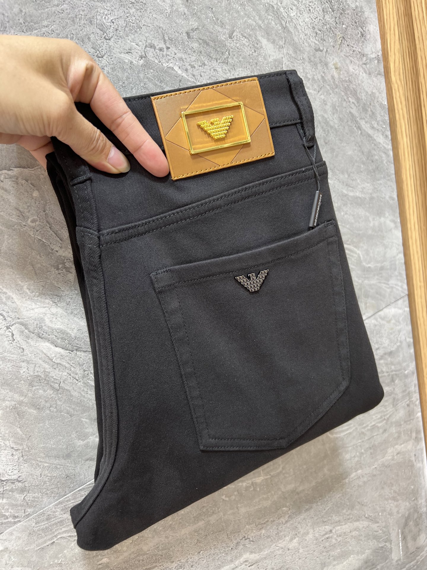 NO:612004,Armani/Armani 2025 autumn and winter new products, complete with three standards, plus velvet and thickened jeans, good products, no need to introduce too much, look at the details, counter size 29-38/140, upper body size 32,,armani,armani,jeans,alexander wang19860909Armani/阿玛尼 2025秋冬新品 三标齐全 加绒加厚 牛仔裤 好货不用过多介绍 看细节 专柜码数29-38 /140上身32码,,armani,armani,jeans,alexander wang,Men's clothing