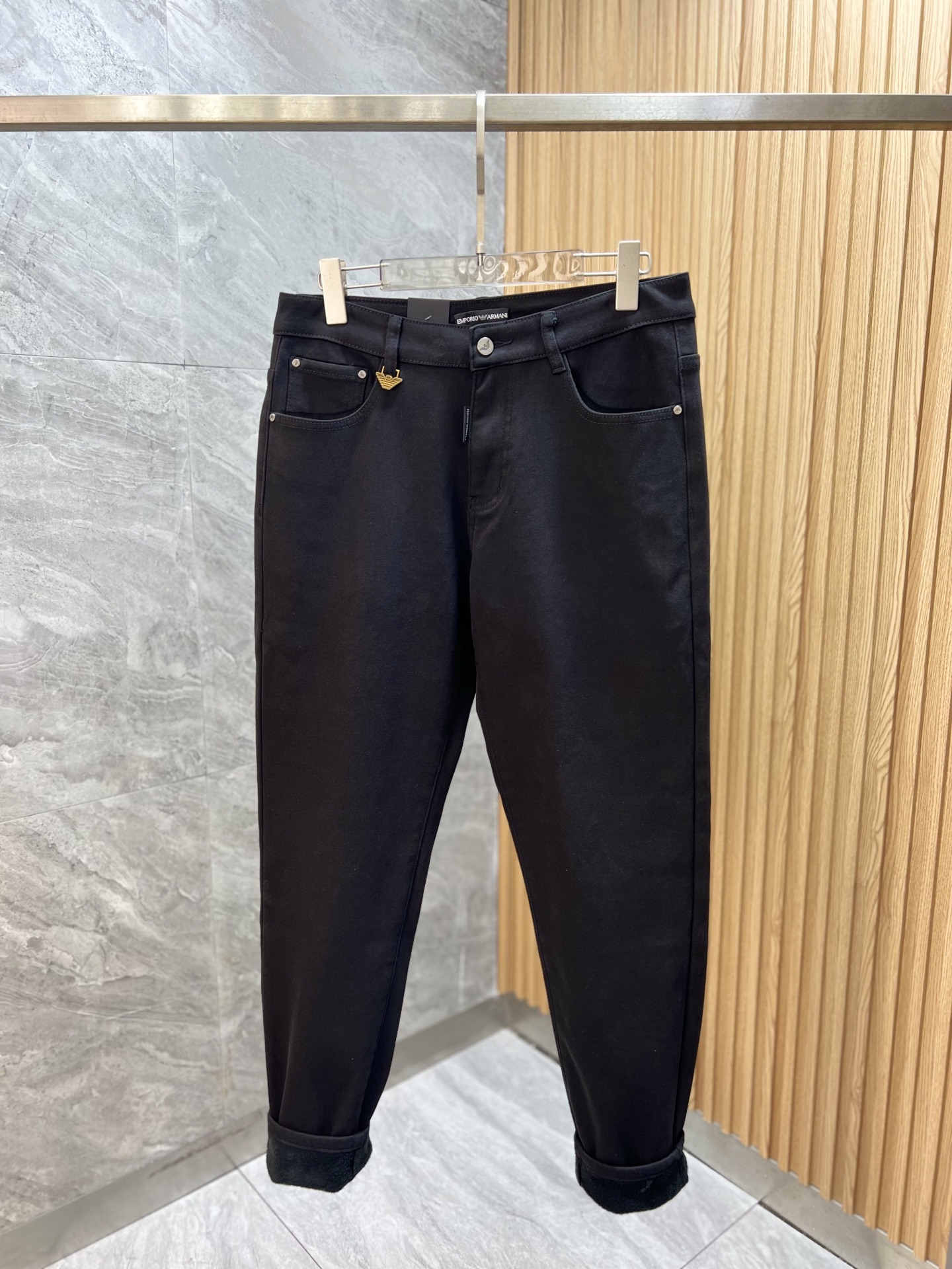 NO:612010,Armani/Armani 2025 autumn and winter new products, complete with three standards, plus velvet and thickened jeans, good products, no need to introduce too much, look at the details, counter size 29-38/140, upper body size 32,,armani,armani,jeans,alexander wang19860909Armani/阿玛尼 2025秋冬新品 三标齐全 加绒加厚 牛仔裤 好货不用过多介绍 看细节 专柜码数29-38 /140上身32码,,armani,armani,jeans,alexander wang,Men's clothing