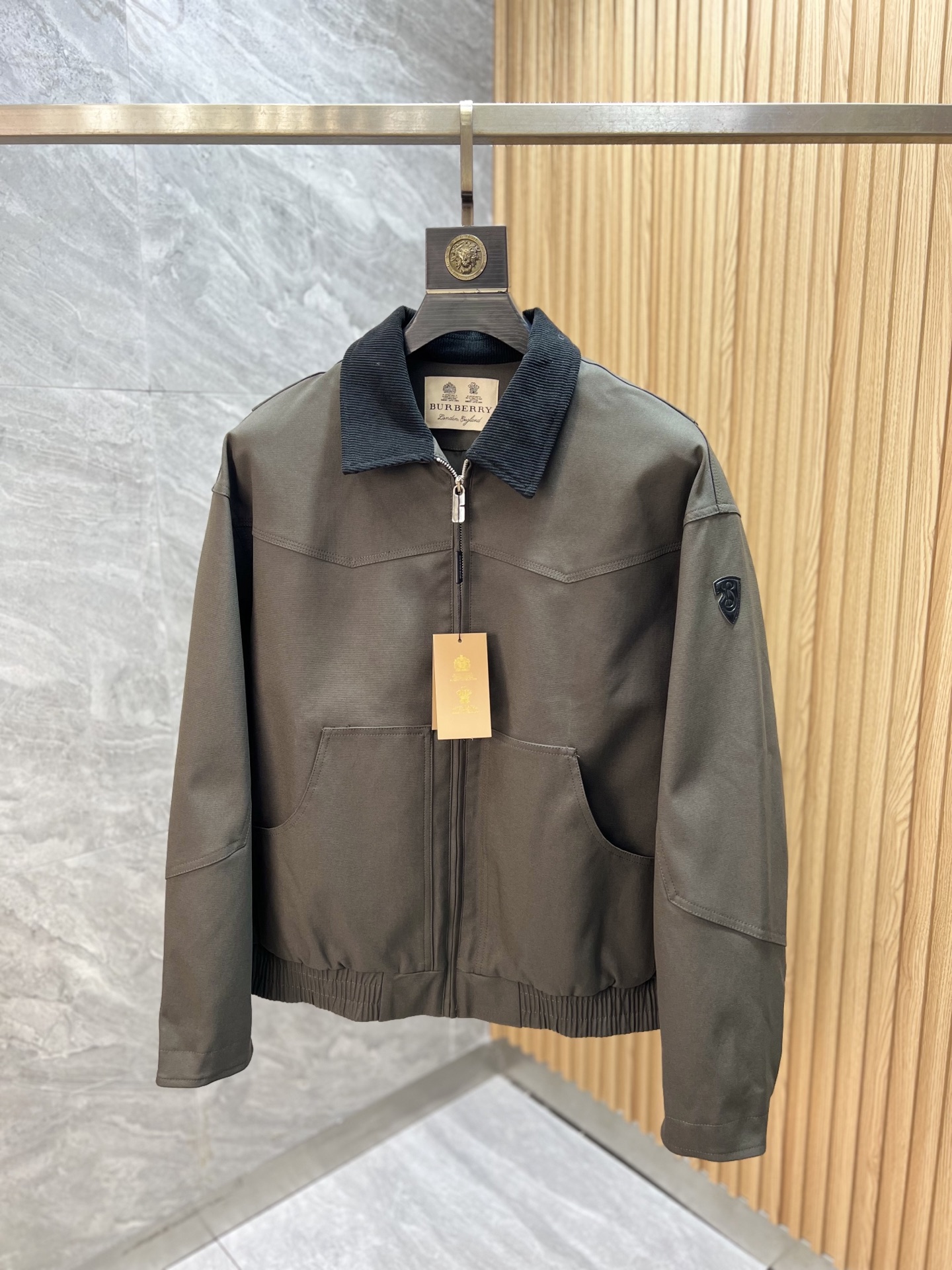 NO:612030,Burberry/Burberry 2025 new autumn and winter new products, complete with three labels, jackets and coats. Good products need no introduction. Look at the details. Counter size M-XXXL /140 recommended L,,burberry,burberry,jackets & coats,jackets & coats,alexander wang19860909Burberry/巴宝莉 2025年秋冬新品上新 三标齐全 夹克外套 好货不用过多介绍 看细节 专柜码数M-XXXL /140建议L,,burberry,burberry,jackets & coats,jackets & coats,alexander wang,Men's clothing