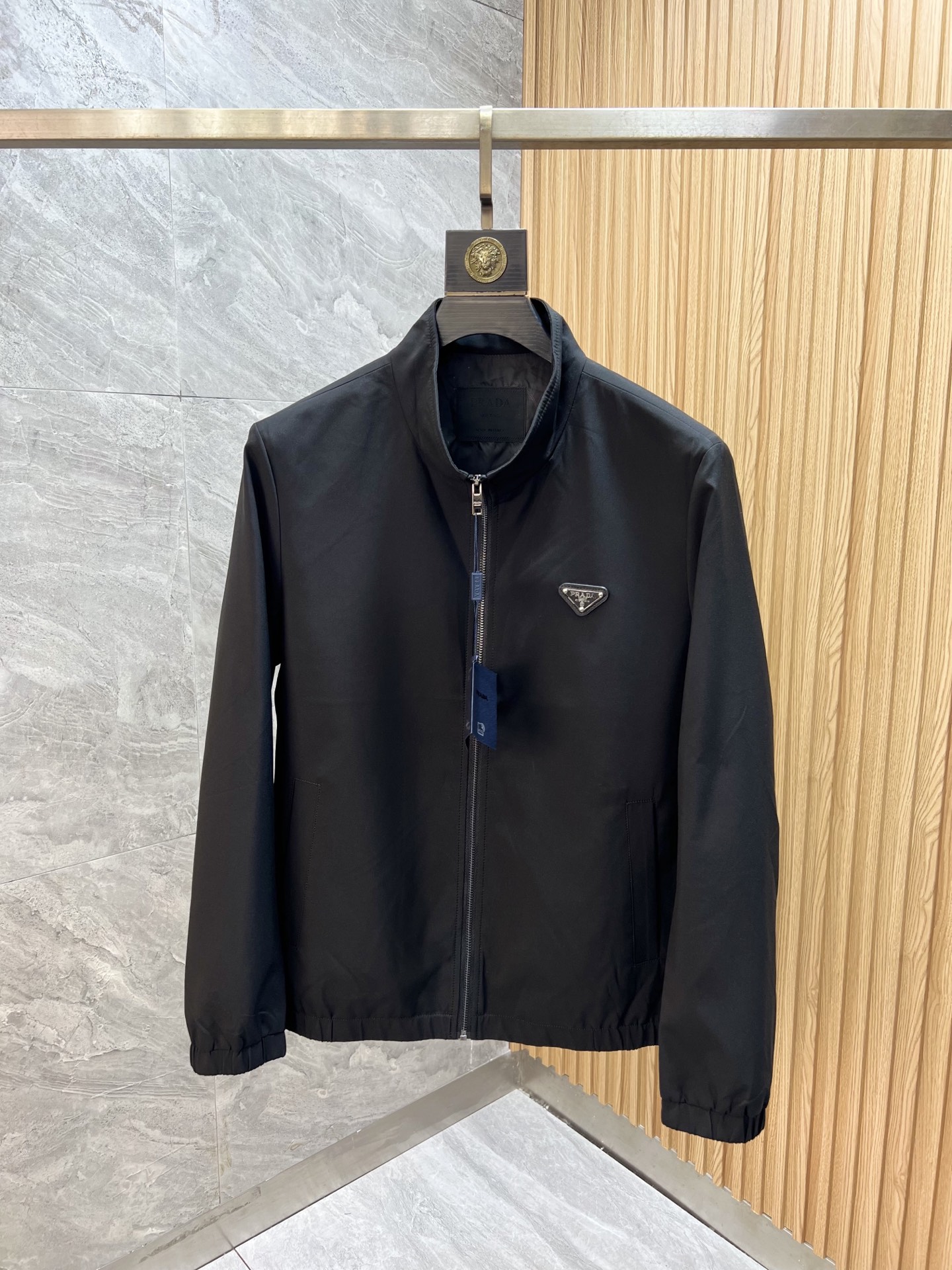 NO:612034,Prada/Prada 2025 new autumn and winter new products, complete with three labels, jackets and coats. Good products need no introduction. Look at the details. Counter size M-XXXL /140 recommended L,, prada, prada, jackets & coats, jackets & coats, alexander wang19860909Prada/普拉达 2025年秋冬新品上新 三标齐全 夹克外套 好货不用过多介绍 看细节 专柜码数M-XXXL /140建议L,,prada,prada,jackets & coats,jackets & coats,alexander wang,Men's clothing