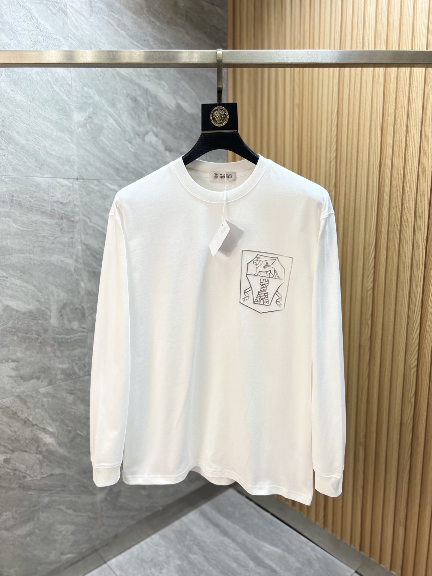 NO:612027,BC 2025 autumn and winter new products, complete with three standards, round neck long-sleeved bottoming shirt, good product, no need to introduce too much, look at the details, counter size M-XXXL 175/140, recommended L,,alexander wang19860909BC 2025年秋冬新品上新 三标齐全 圆领长袖打底衫 好货不用过多介绍 看细节 专柜码数M-XXXL 175/140建议L,,alexander wang,Men's clothing