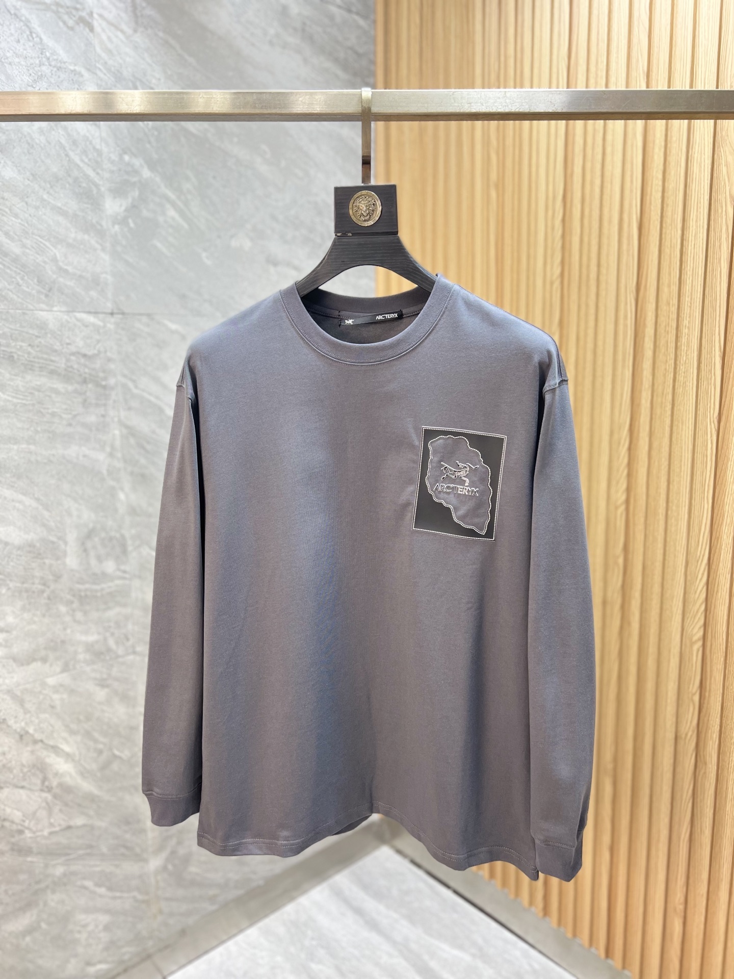 NO:612039,Arc/Arc'teryx 2025 autumn and winter new products, complete with three labels, round neck long-sleeved bottoming shirt, good product, no need to introduce too much, look at the details, counter size M-XXXL 175/140, recommended L, arc'teryx, alexander wang19860909Arc/始祖鸟 2025年秋冬新品上新 三标齐全 圆领长袖打底衫 好货不用过多介绍 看细节 专柜码数M-XXXL 175/140建议L,arc'teryx,alexander wang,Men's clothing